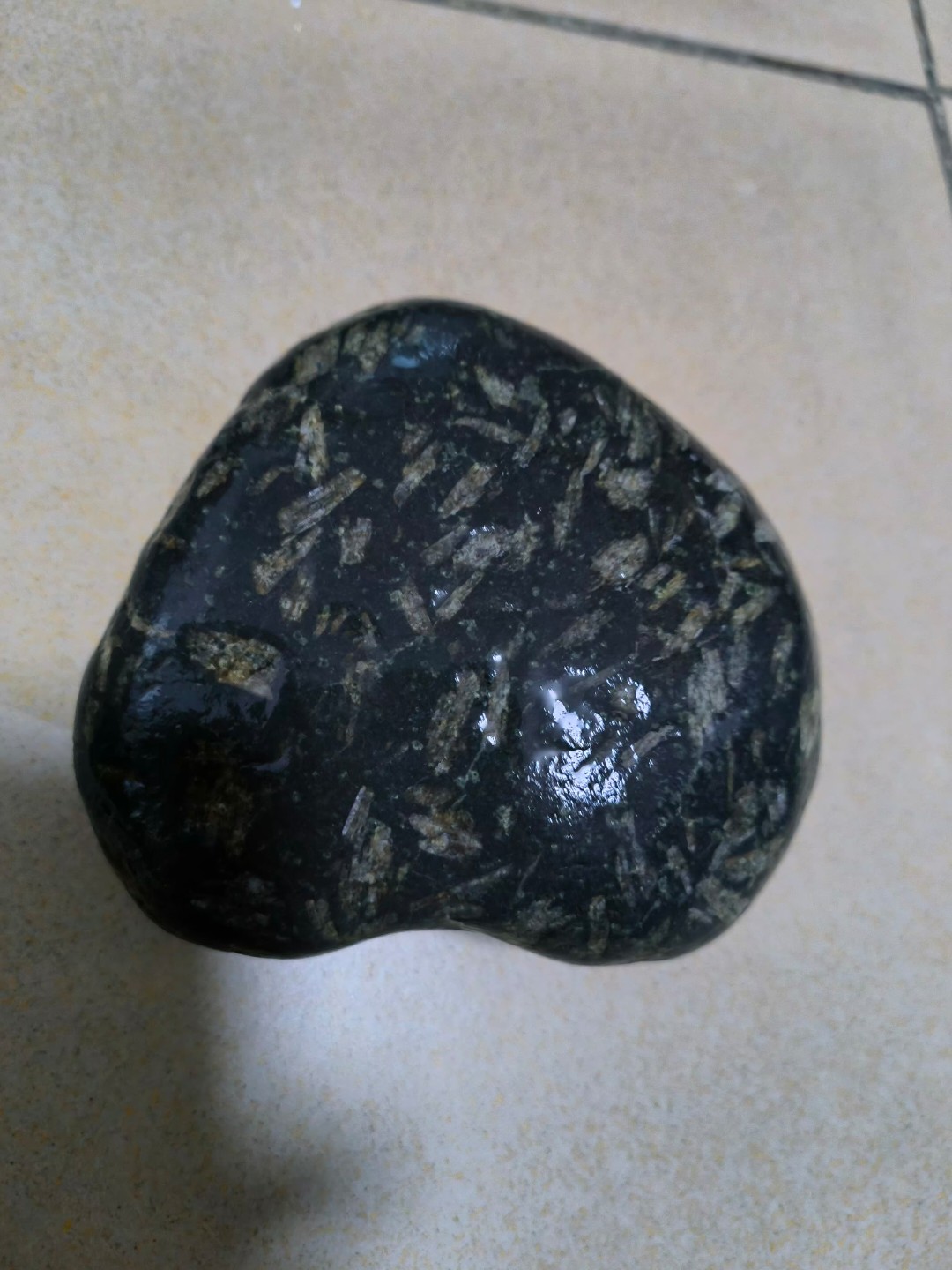 7815心型雪花石陨石——十分稀有,重约1000克,中磁,价格100万,如