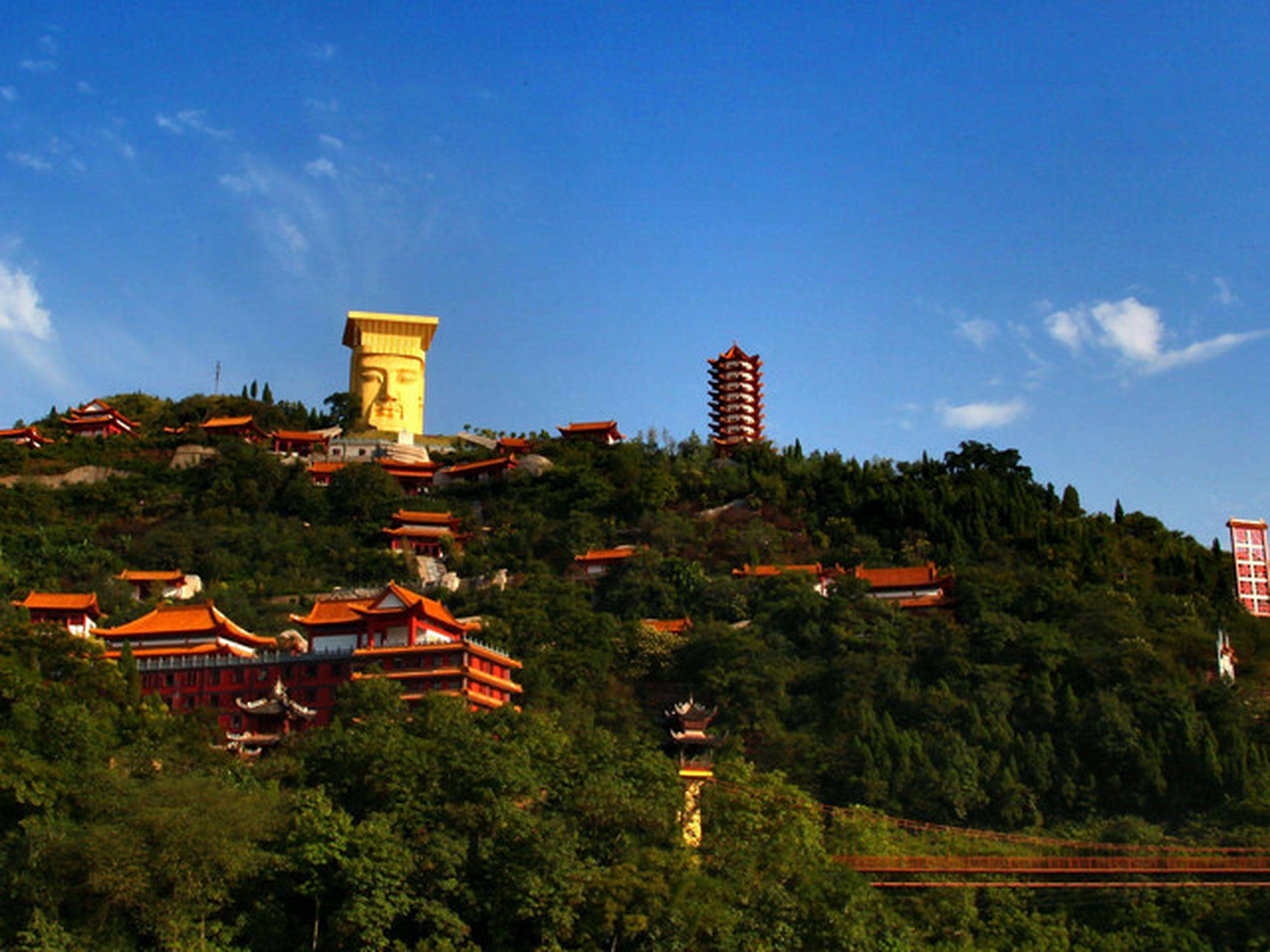 重庆顺江而下,丰都为三峡第一站,丰都鬼城名山包括丰都名山,鬼国神宫