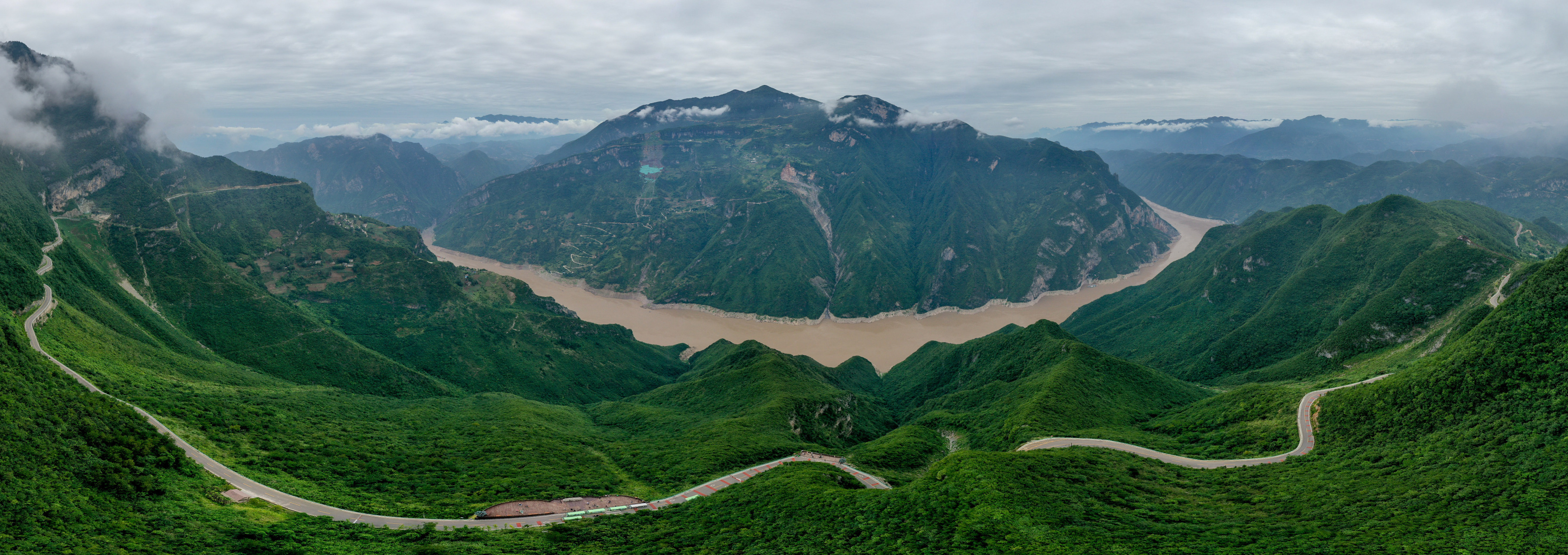 【三峡云巅神女天路景区】 巫峡·神女景区南环线的一部分 神女天路是