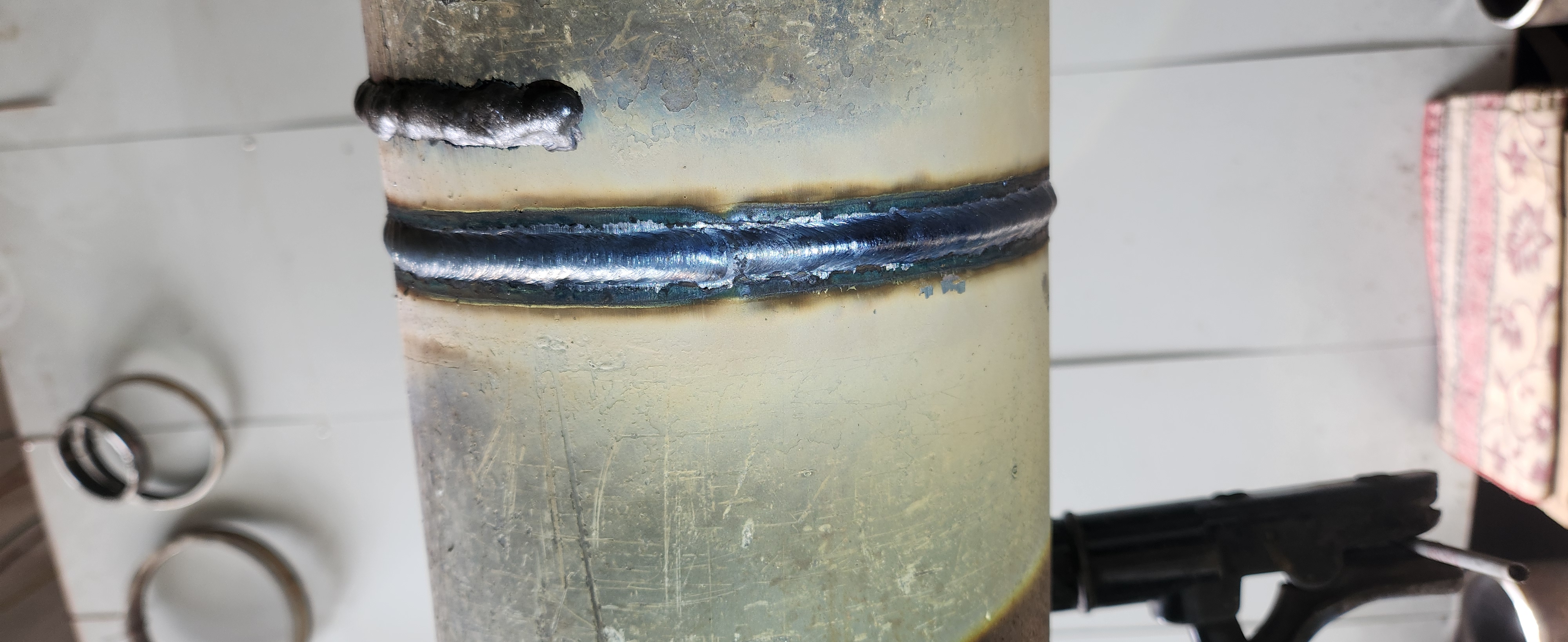 这张熔化金属与焊接痕迹的照片,让我感受到了金属世界的独特魅力