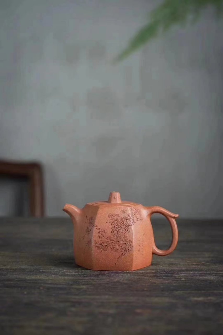 紫砂壶:降坡泥六方井栏220cc(方开明)