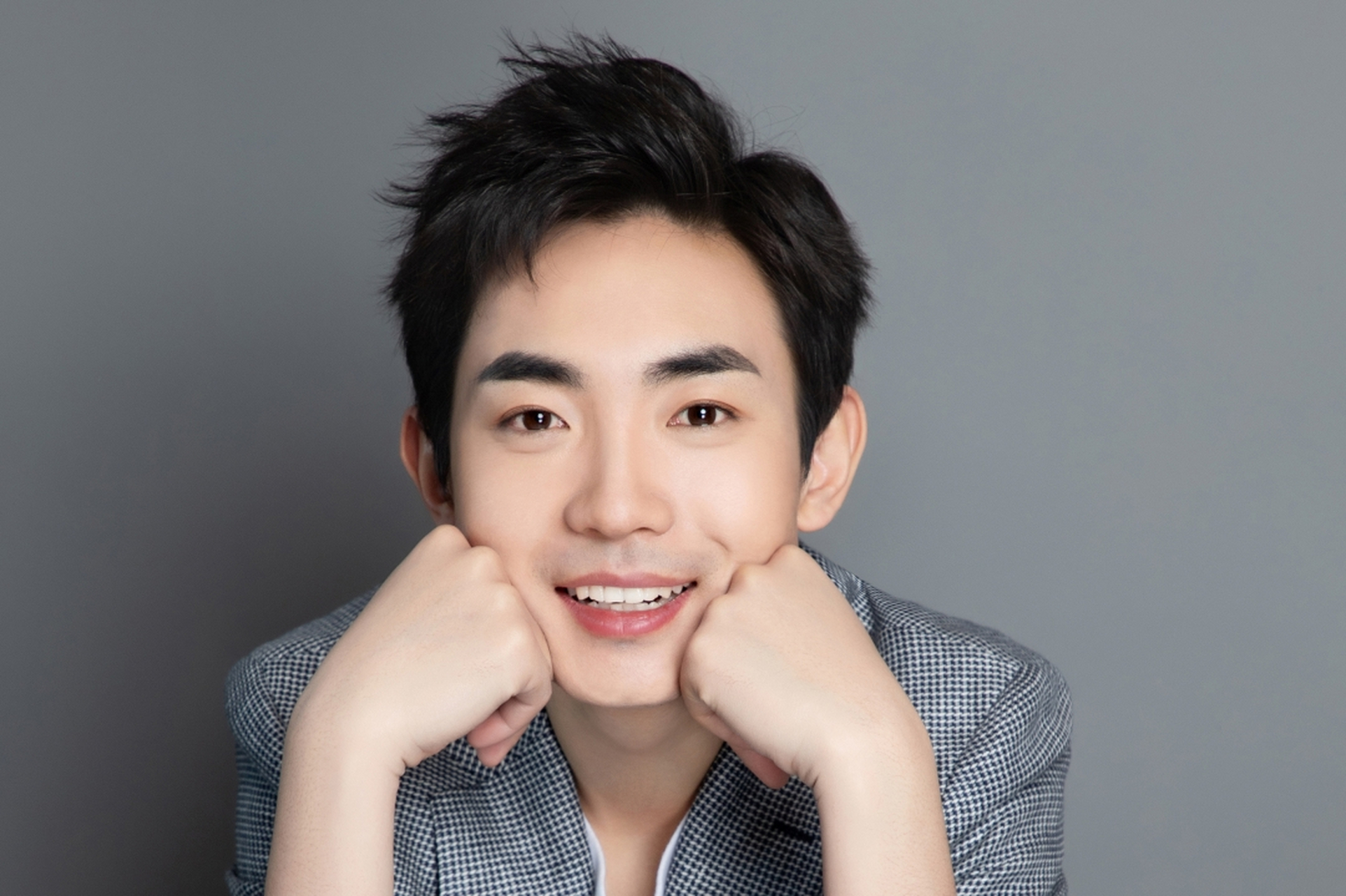 《三农长短说》节目组让焦宏翊主持农业新闻《三农长短说》