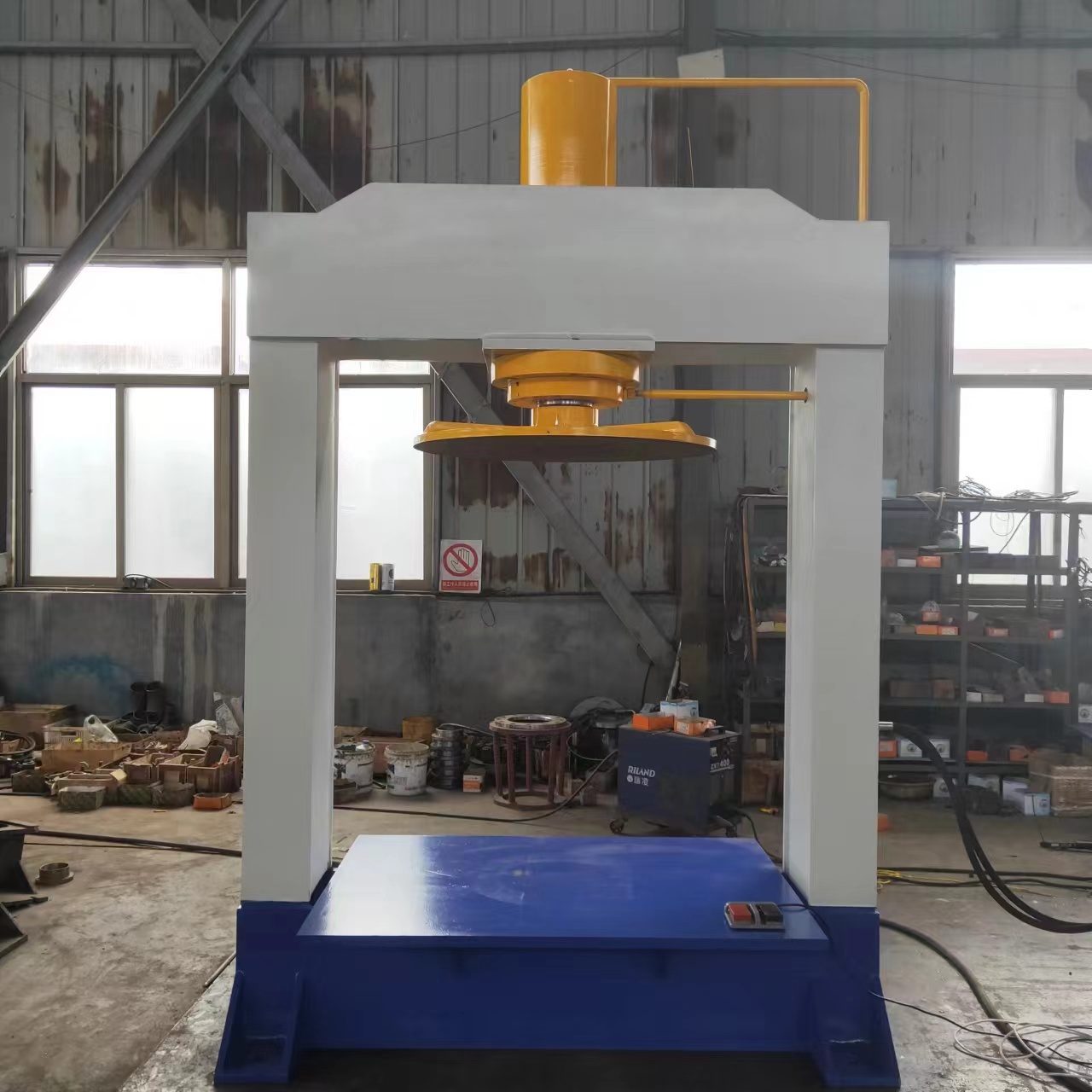 实心轮胎拆装机,压胎机,源头厂家定制生产,质量保证!欢迎咨询订购