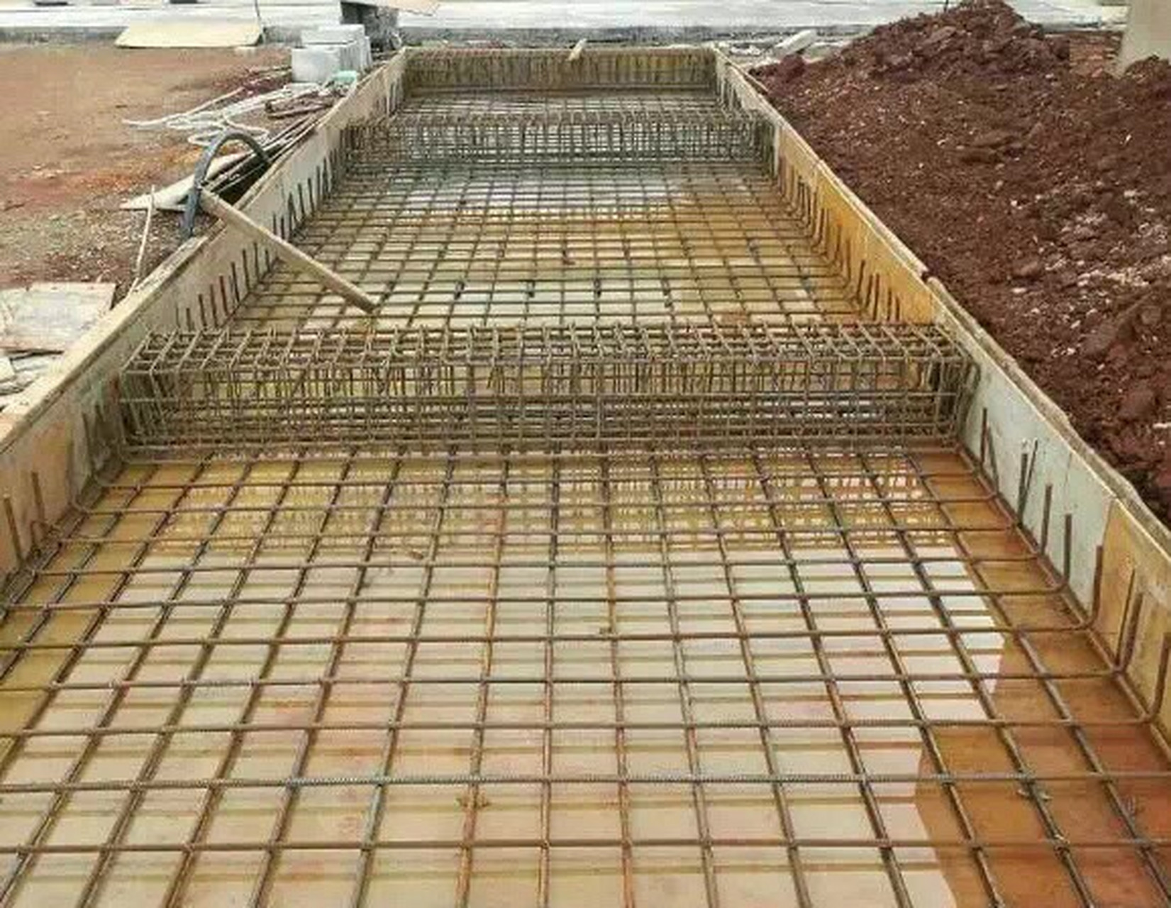 电子地磅的基坑形式一般有两种,一种为无基坑,另一种是浅基坑