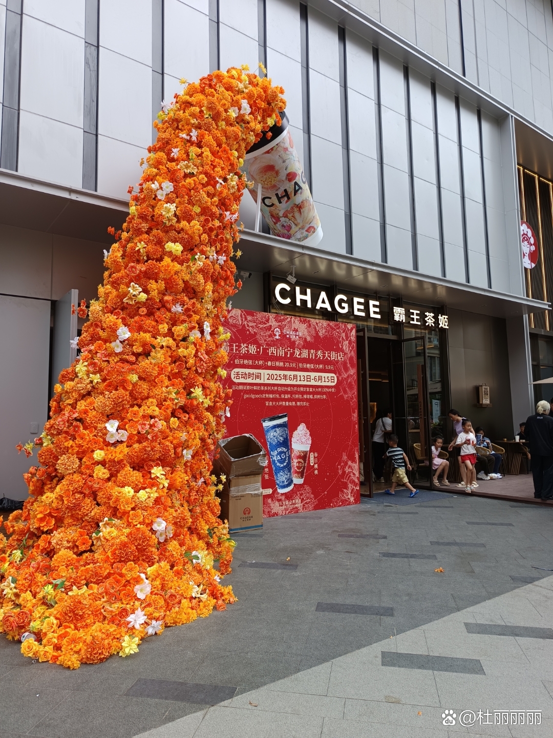 生活方式,指个人及其家庭的日常生活的活动方式,包括