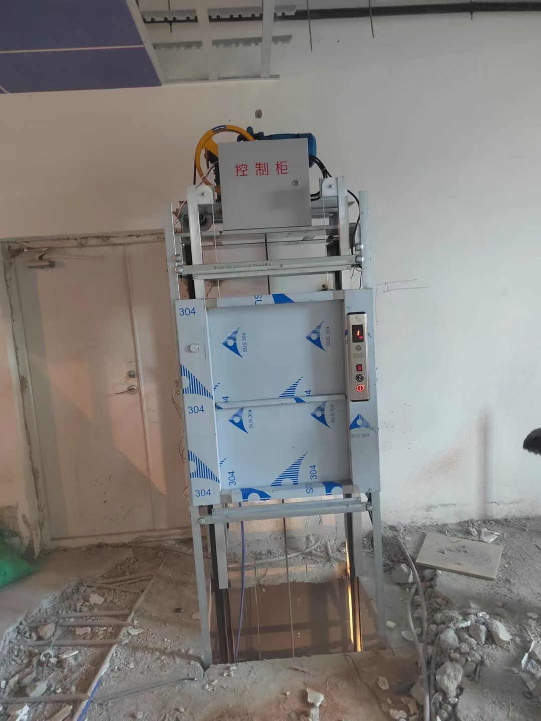 小型经济款传菜电梯使用太方便了