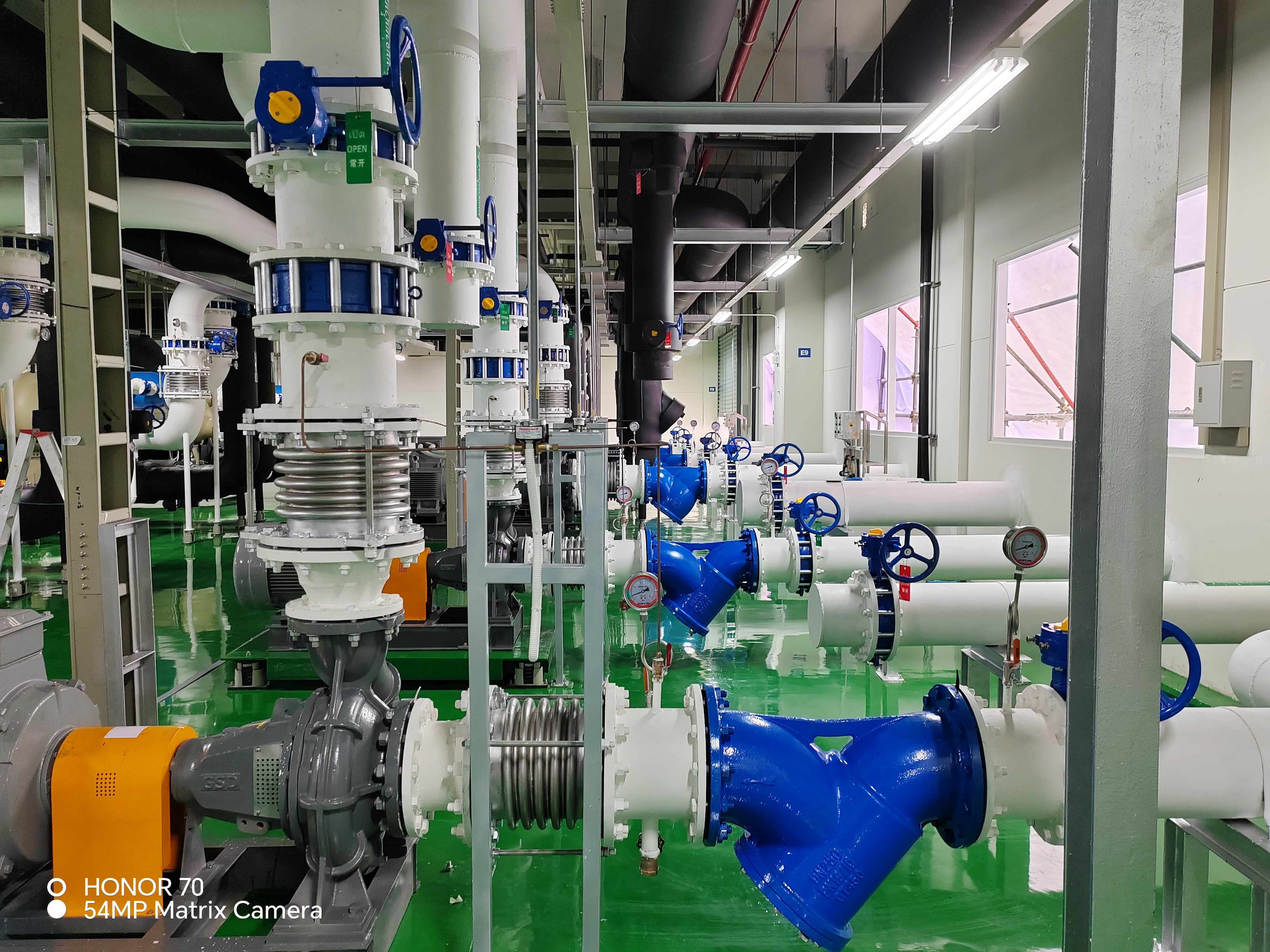 智能控制系统就是根据各点位参数进行系统调节的最有效手段,实际就是