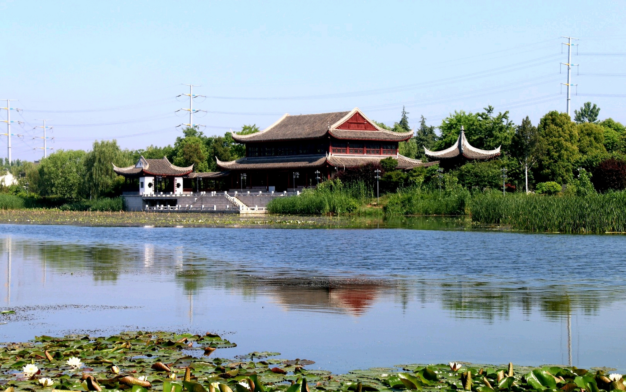 宿迁市古黄河水景公园是国家aaa级旅游景区,总占地面积85公顷,其中