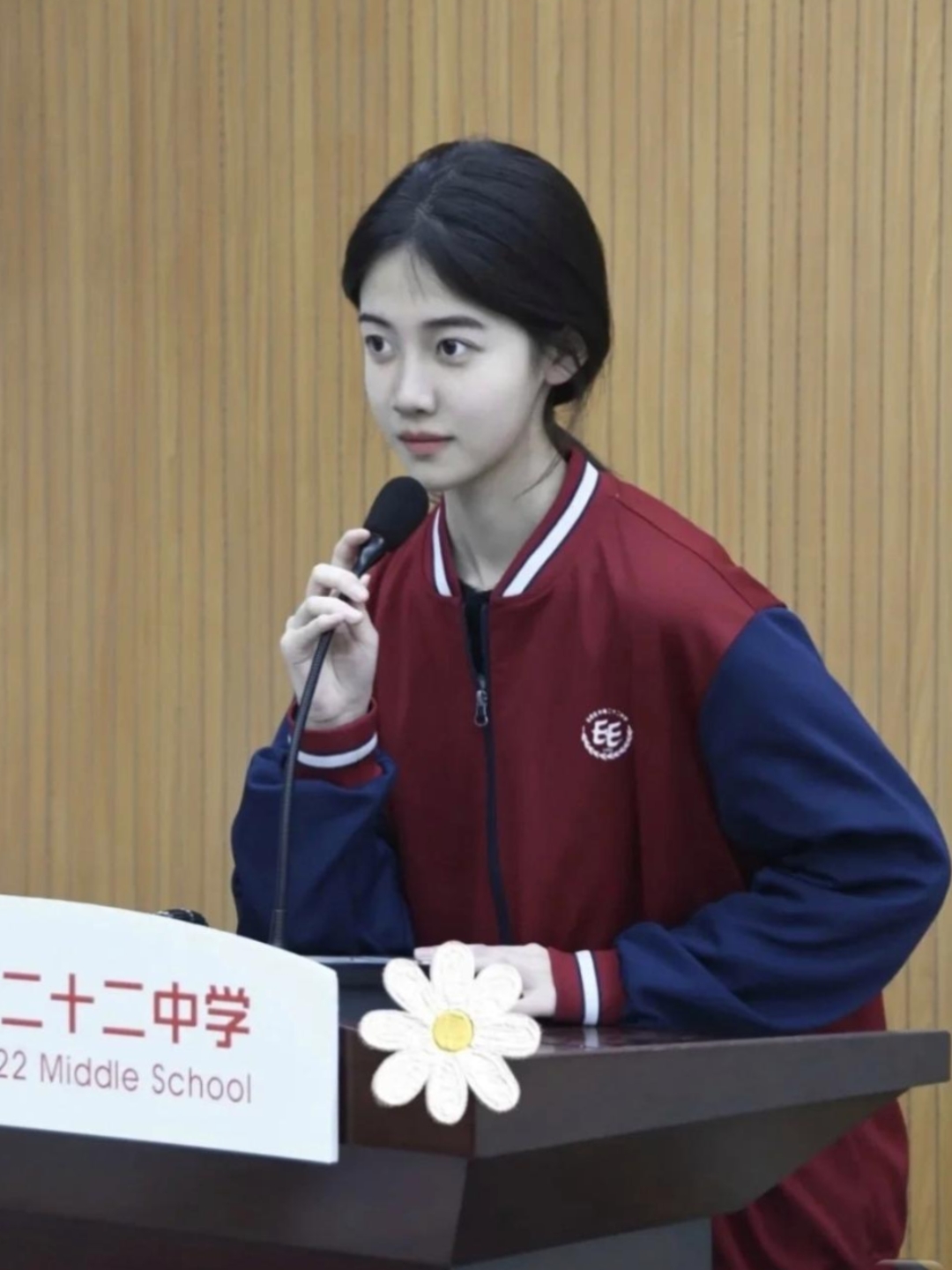 回望往昔,笑与泪交织成路.今日阳光正好,心中满是对未来的憧憬与感激