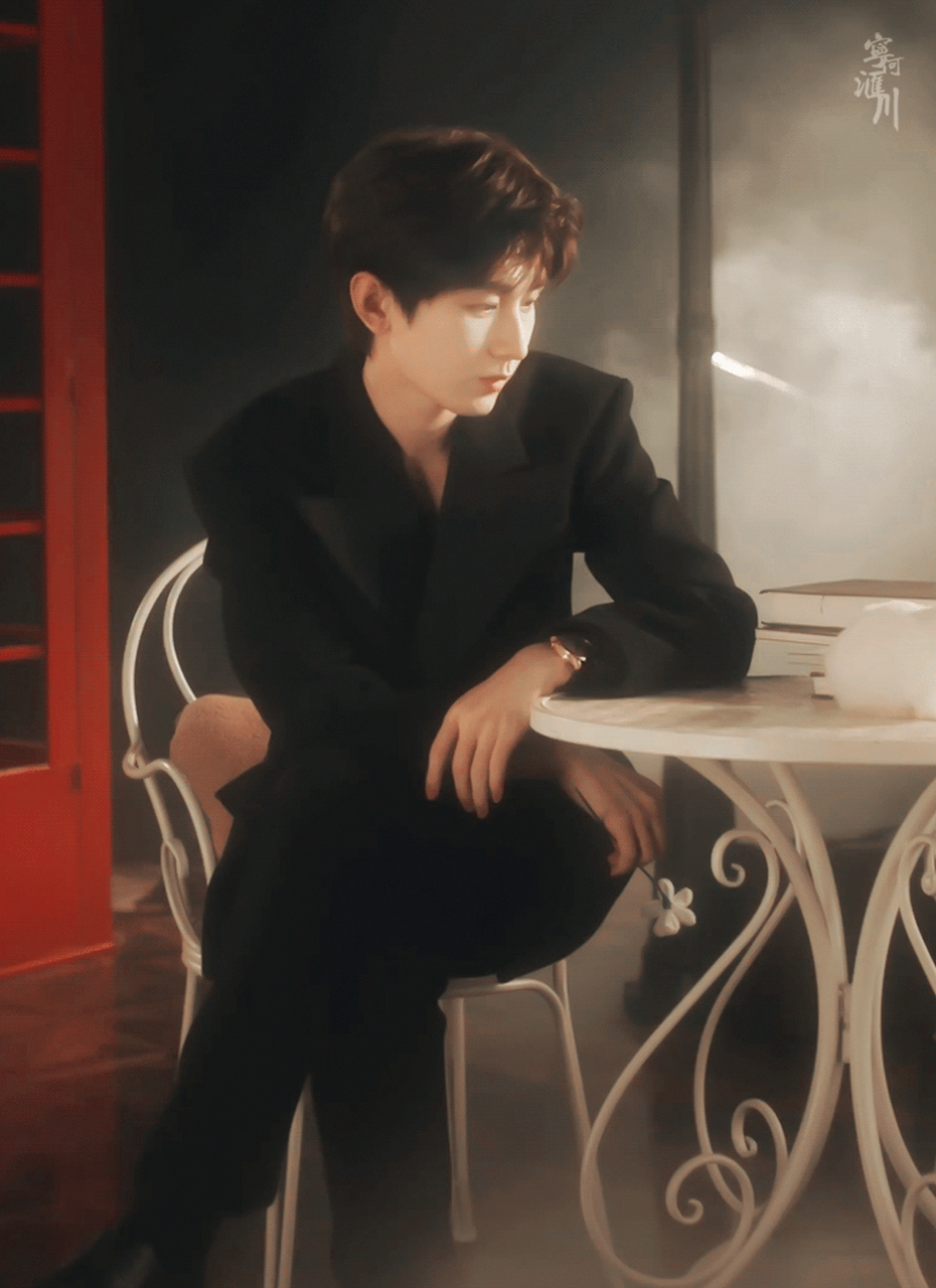 成毅#  成毅的手真的好好看啊 手指修长指甲粉粉,手控党的福利  橇乙