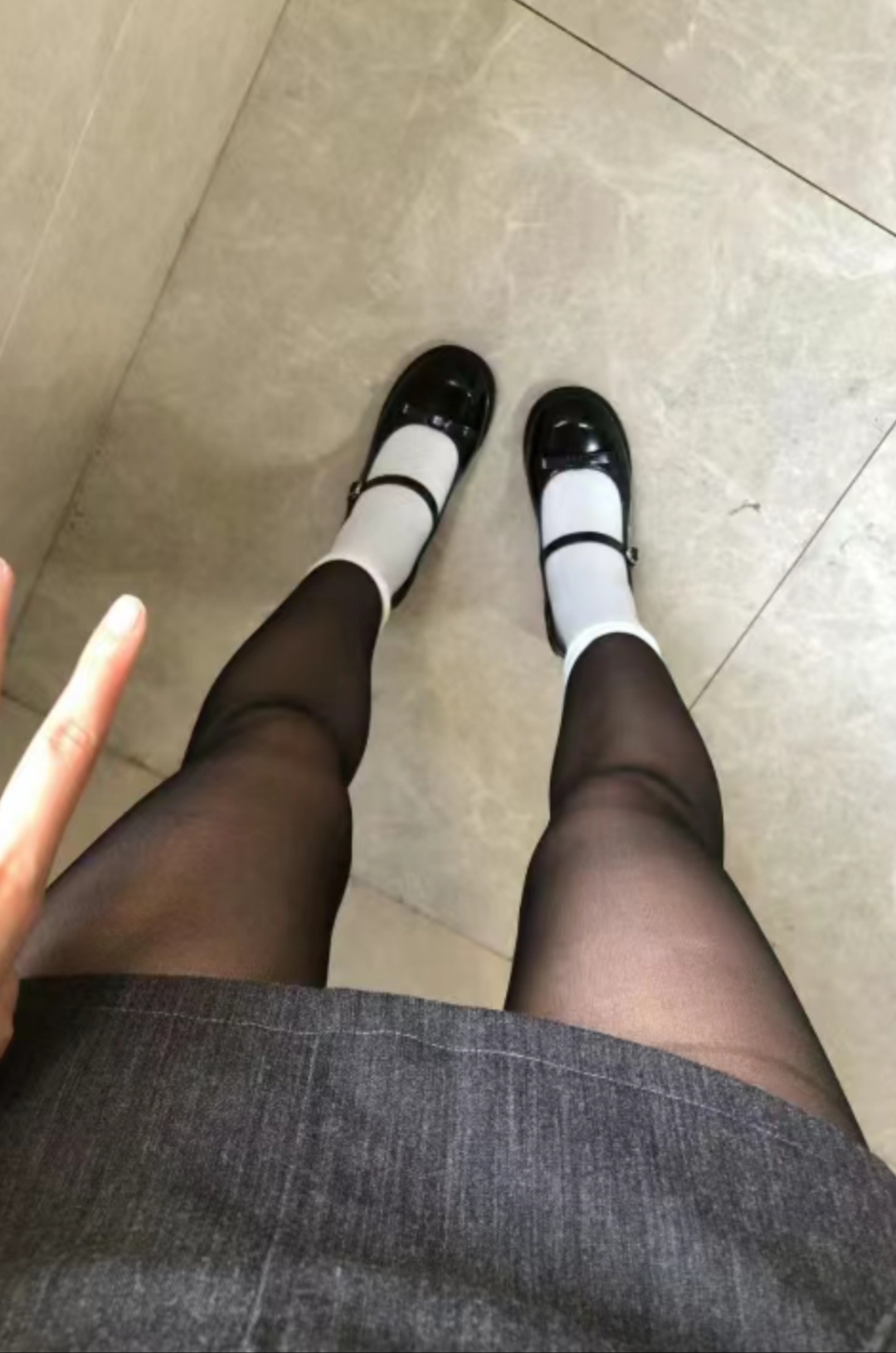 黑丝配白袜