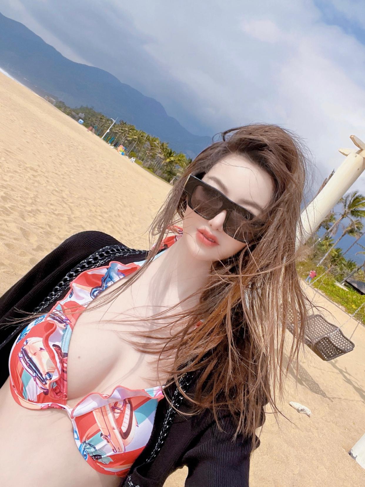 小姐姐好像胸有小志