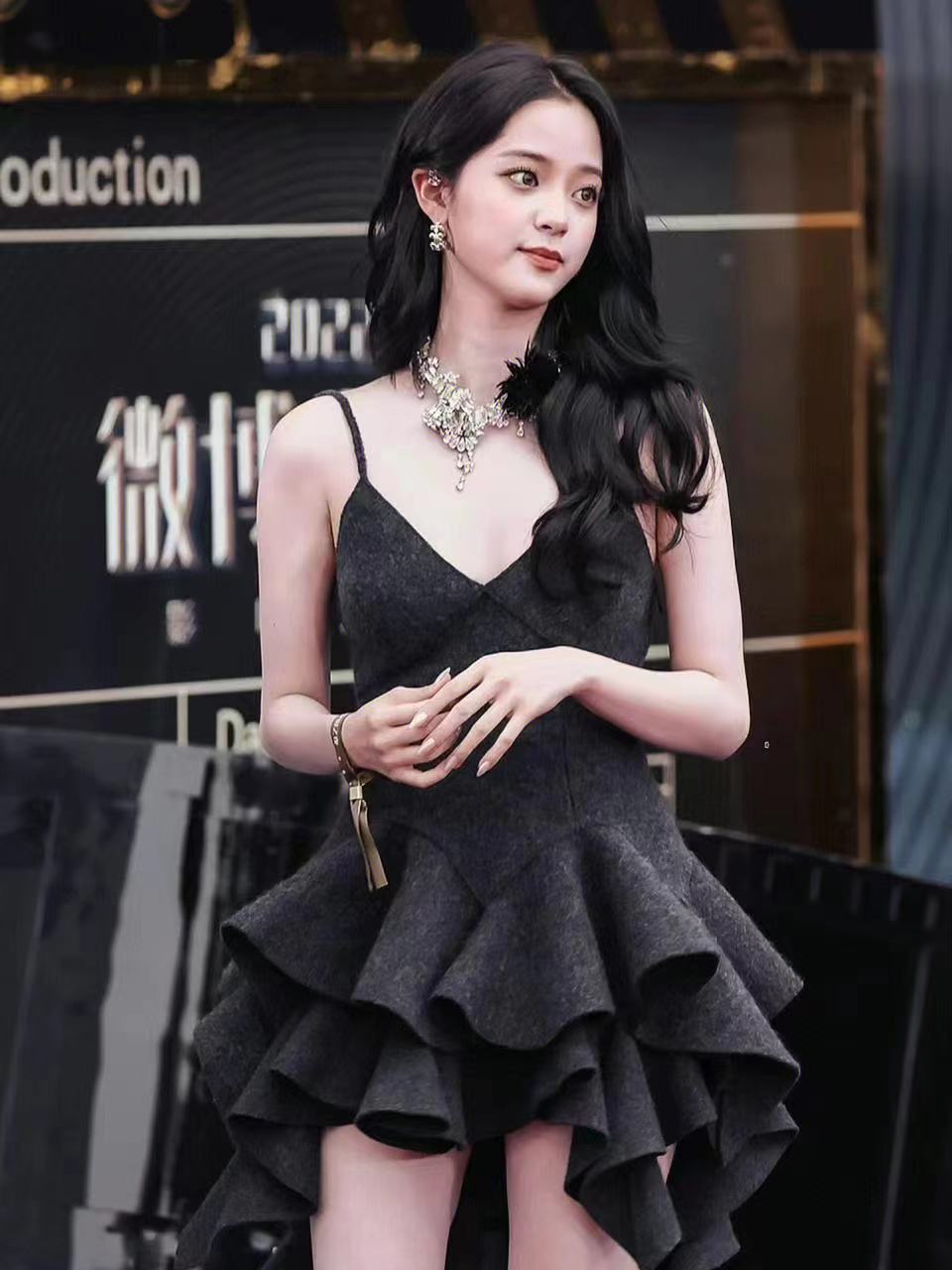 欧阳娜娜的新剧开机了,但是网友们都不太看好,先不说演技,光是"长安第