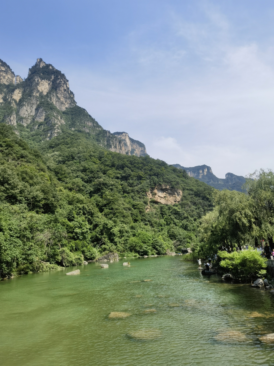 上联:登碣石,观沧海,读诗抒胸意, 求下联?