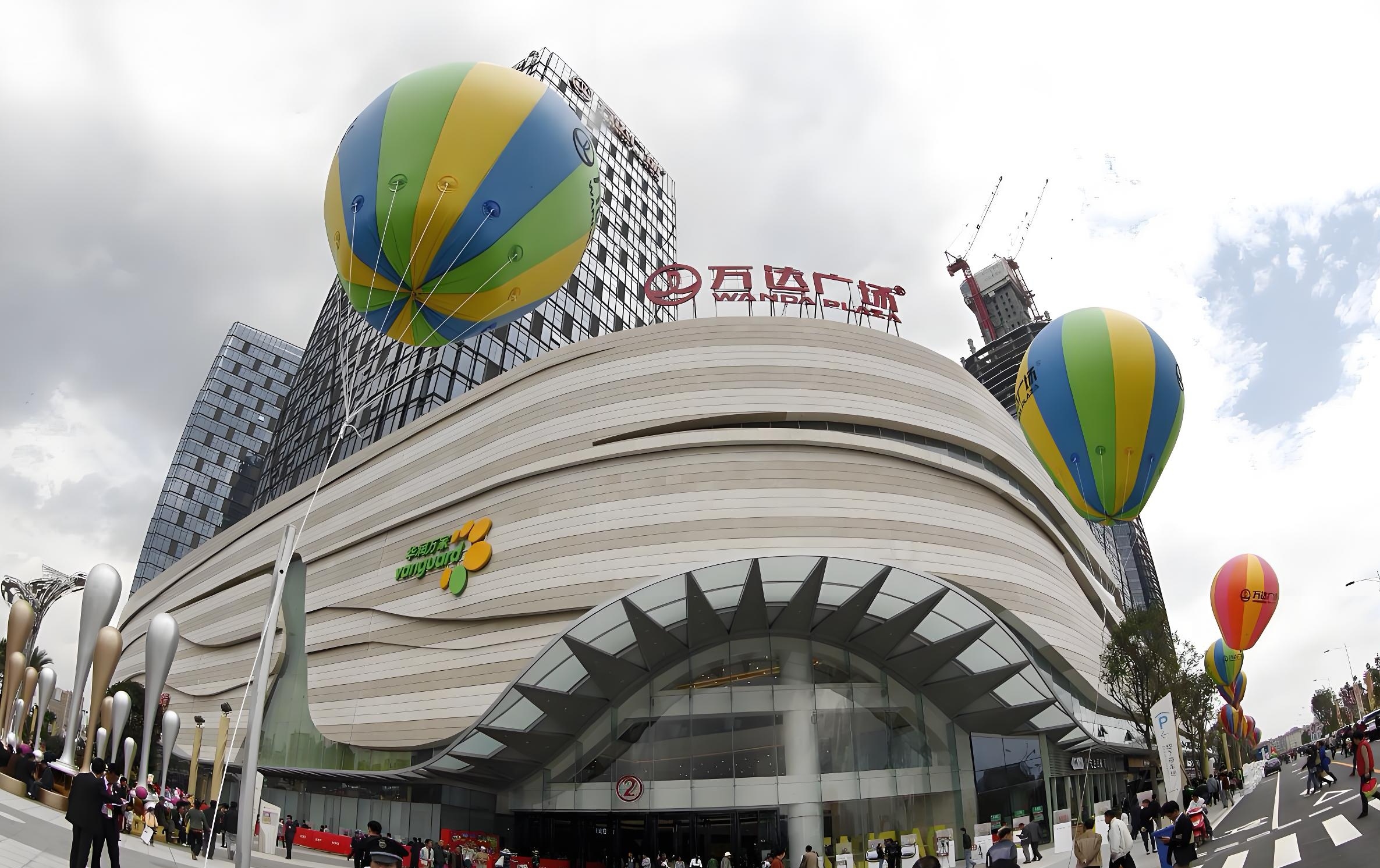 连日来,王健林再卖48座万达广场的消息引发市场震惊