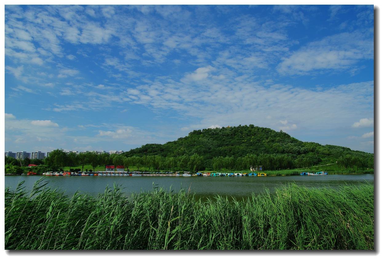 南翠屏公园  健身活动好地方, 环保堆山南翠屏, 天朗气清惠风和, 登顶
