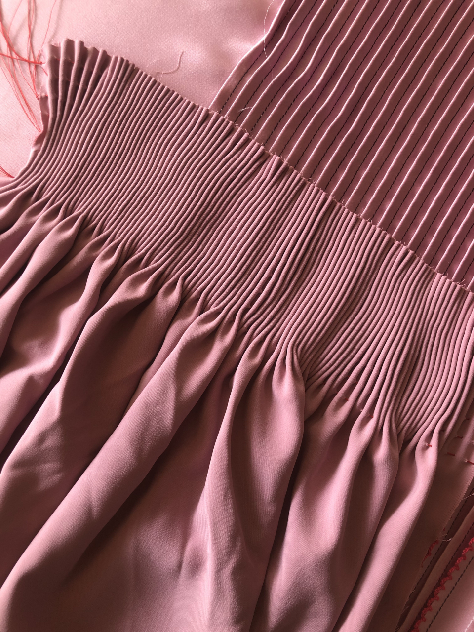 特种绣花加工#  面料褶皱改造 仿手工穿线抽褶工艺