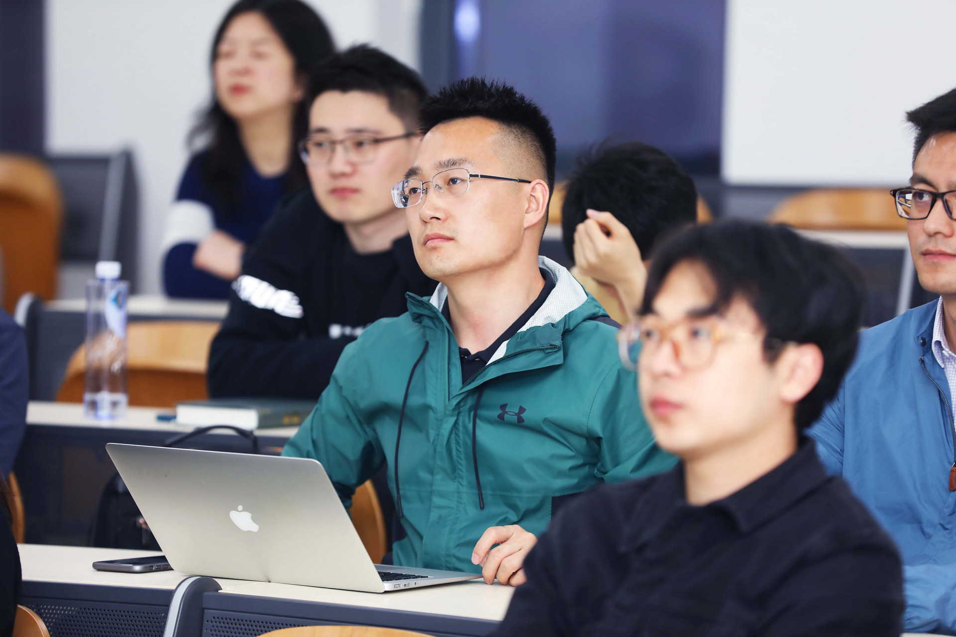 教学掠影 这是昨晚在中国政法大学商学院给mba同学们上课的照片,转眼