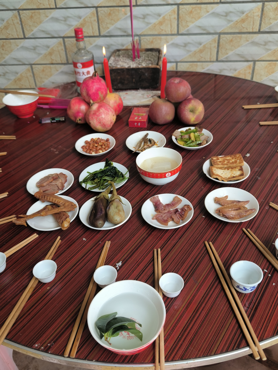 今天是我们这里中元节接祖先回来的第二天,今天摆些