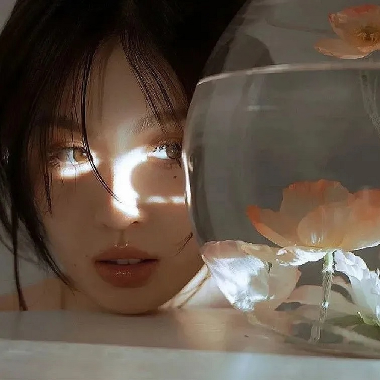 光影感爆棚的心动女生头像