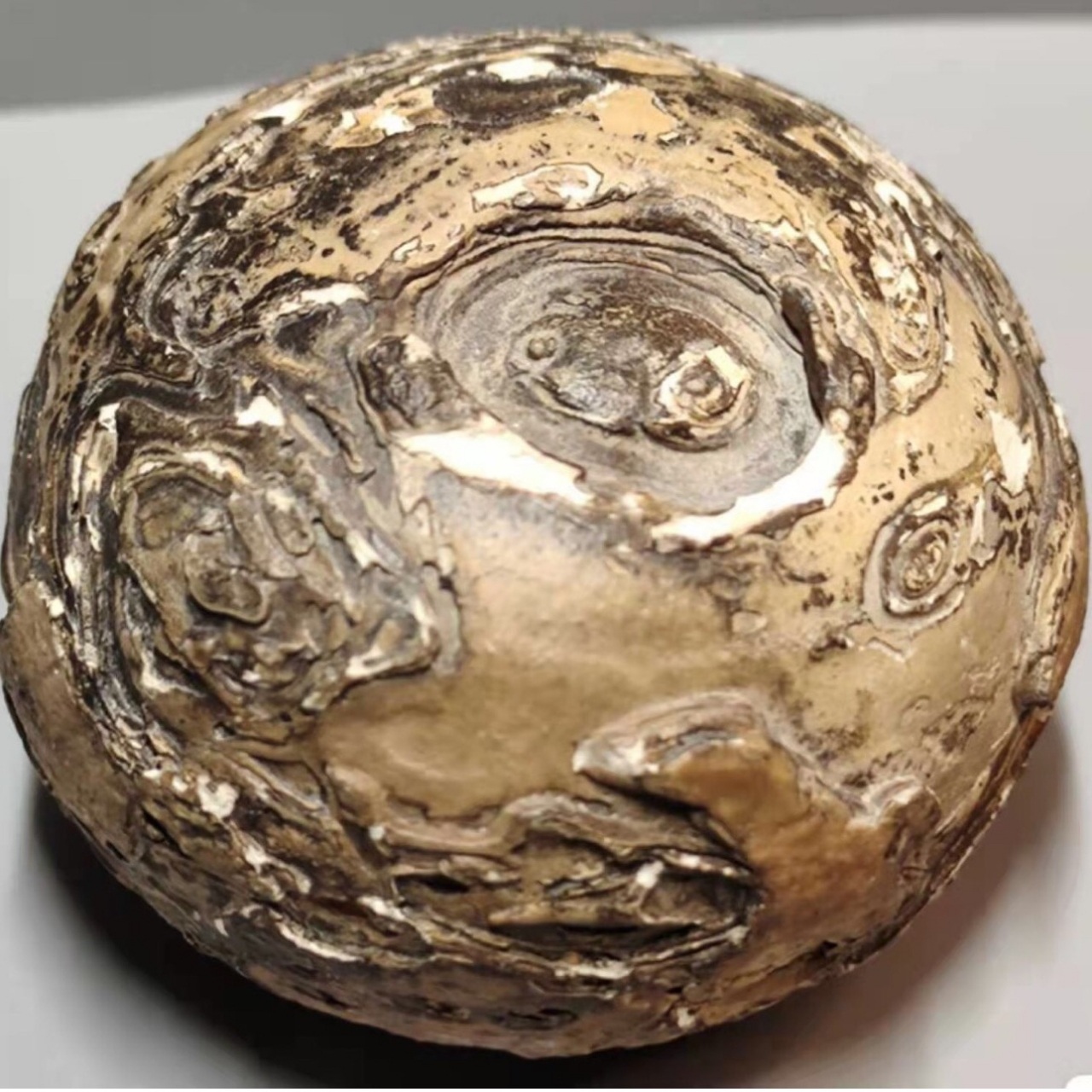 中国四大奇石之小鸡出壳因为特别傢一个快要出売的小鸡,因此估值1.