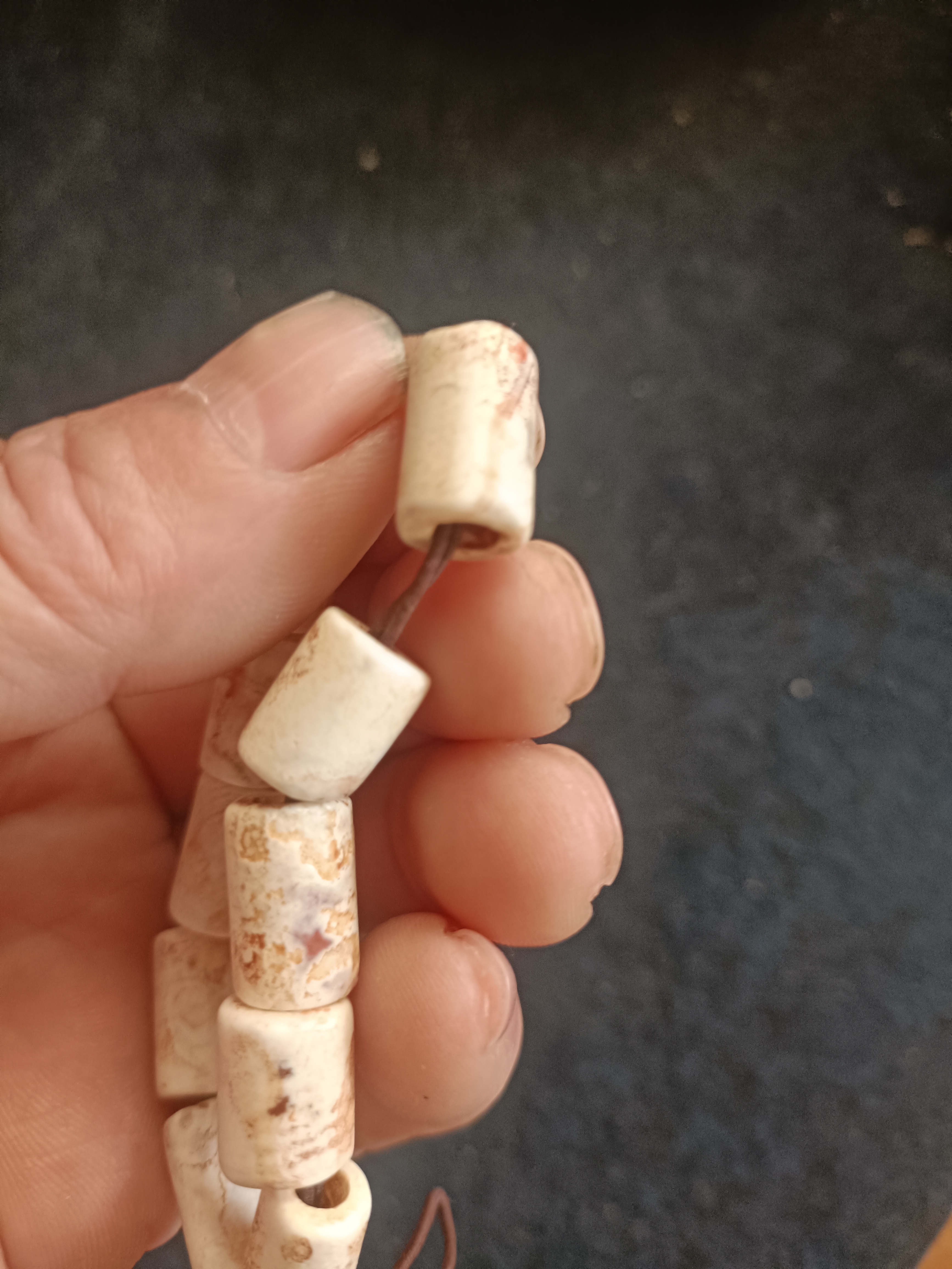 鸡骨白高古玛瑙管手串