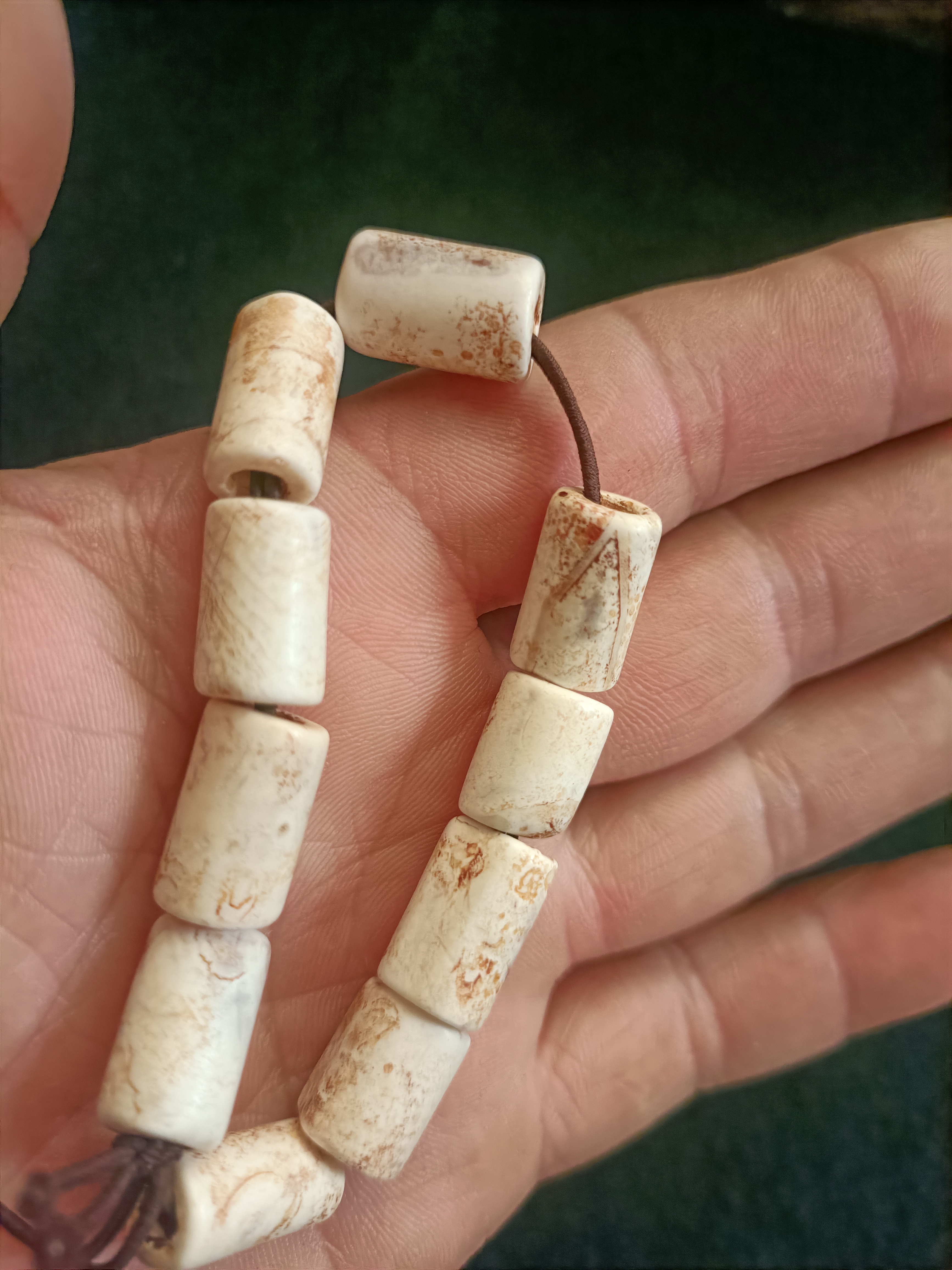 鸡骨白高古玛瑙管手串