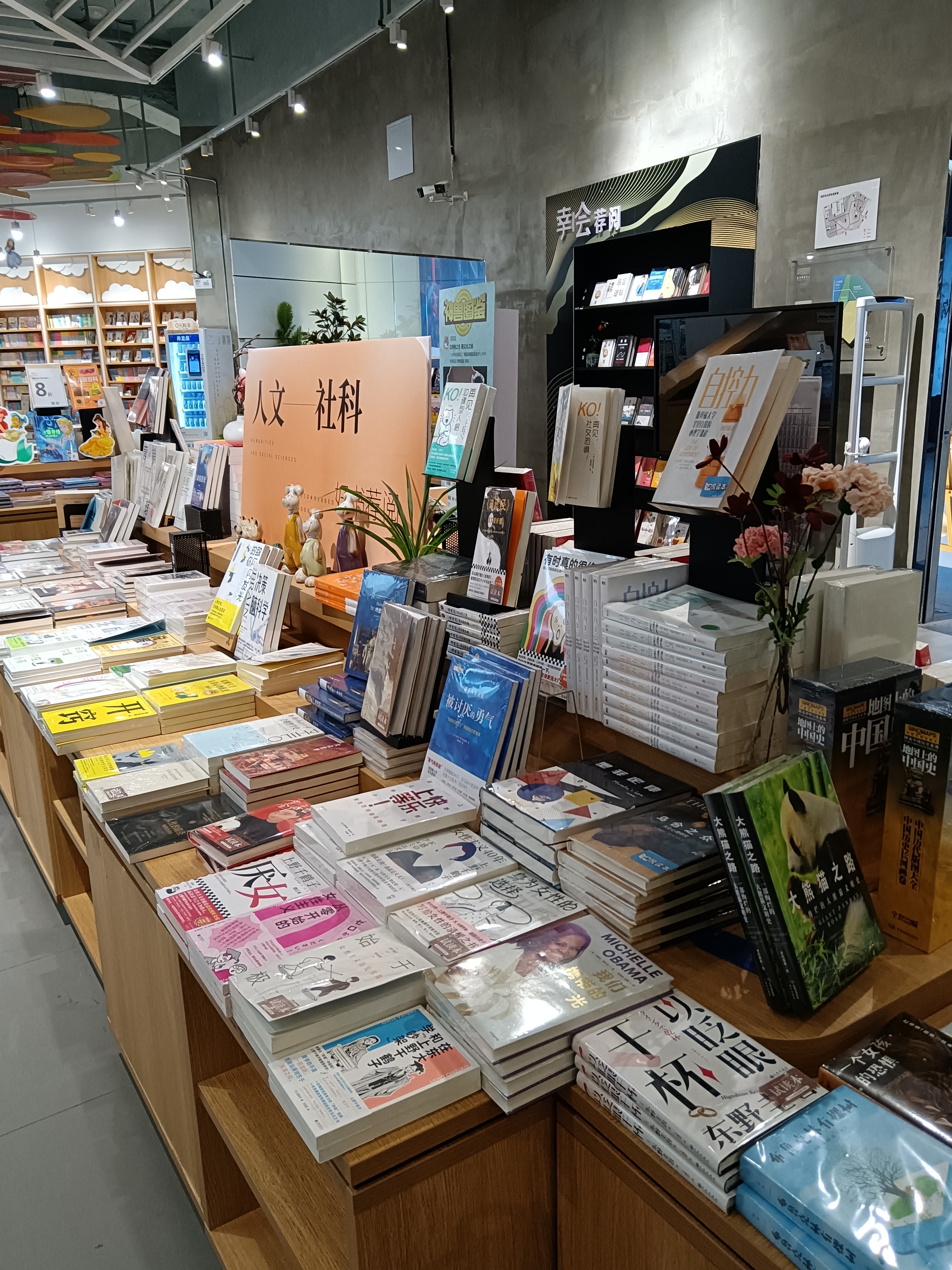 早上跟以前的老同学聊了会儿天,同学说孩子高考成绩