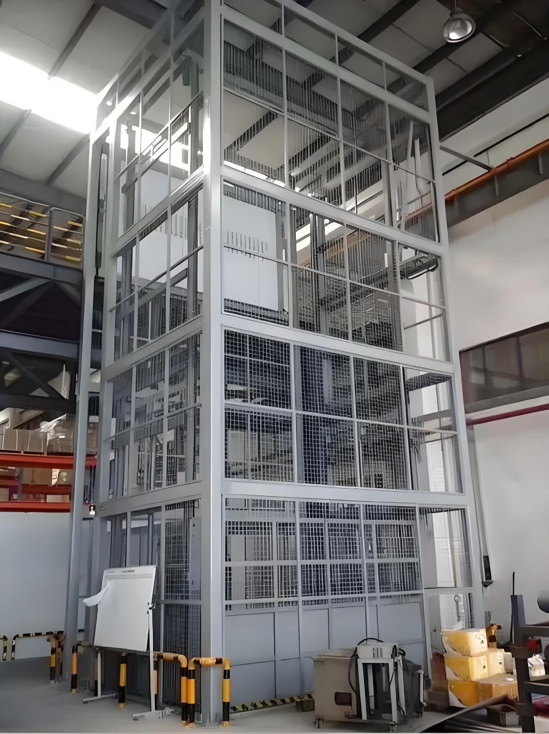 液压升降平台,导轨式升降机,升降台,是一种货物运输平台,解决工厂楼层