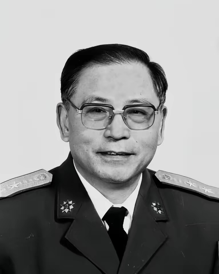 1950年,粟裕进京汇报工作,李克农知道后,立即跑去找