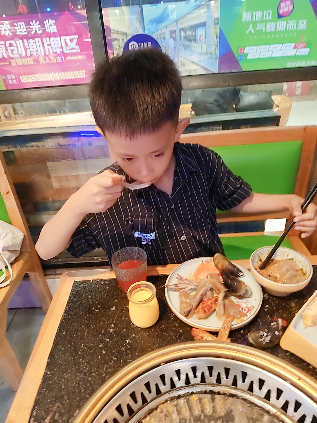 陪小朋友出来吃自助餐啦,这家步行街的汉釜宫不错