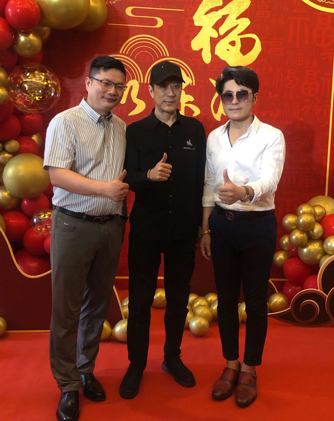 香港艺人李道瑜,演员张世玉,战略军师高卫在深圳会面并合影留念.