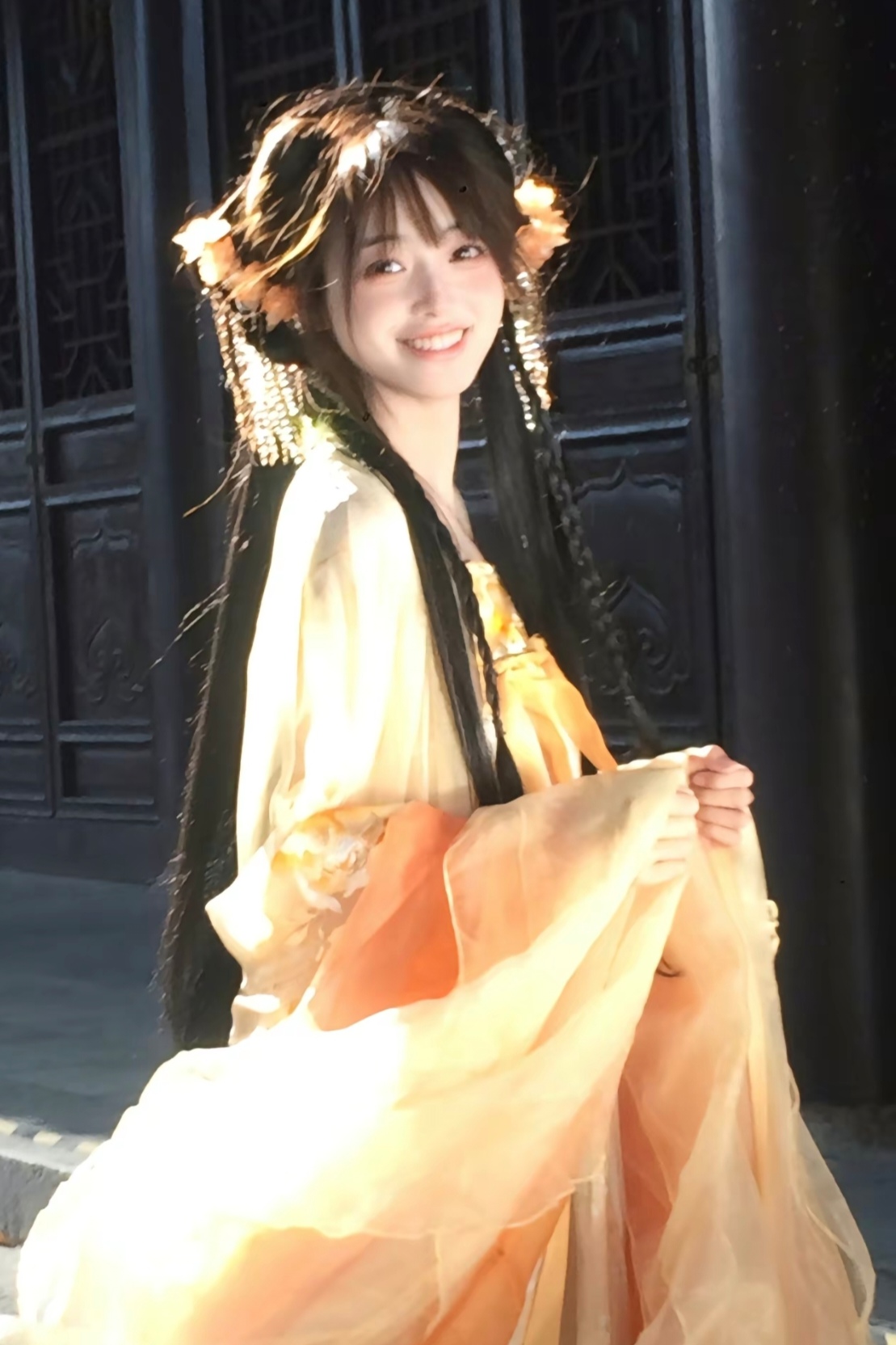 俏皮可爱的小女孩!穿上古装真是调皮又可爱～#养眼美女