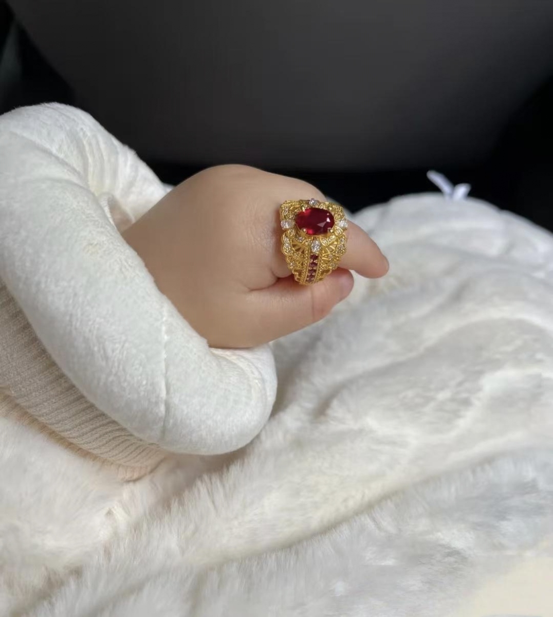 自己戴不了,老妈来操劳,这"孝心"把妈套,购物脑,大家说这戒指搞笑吗?