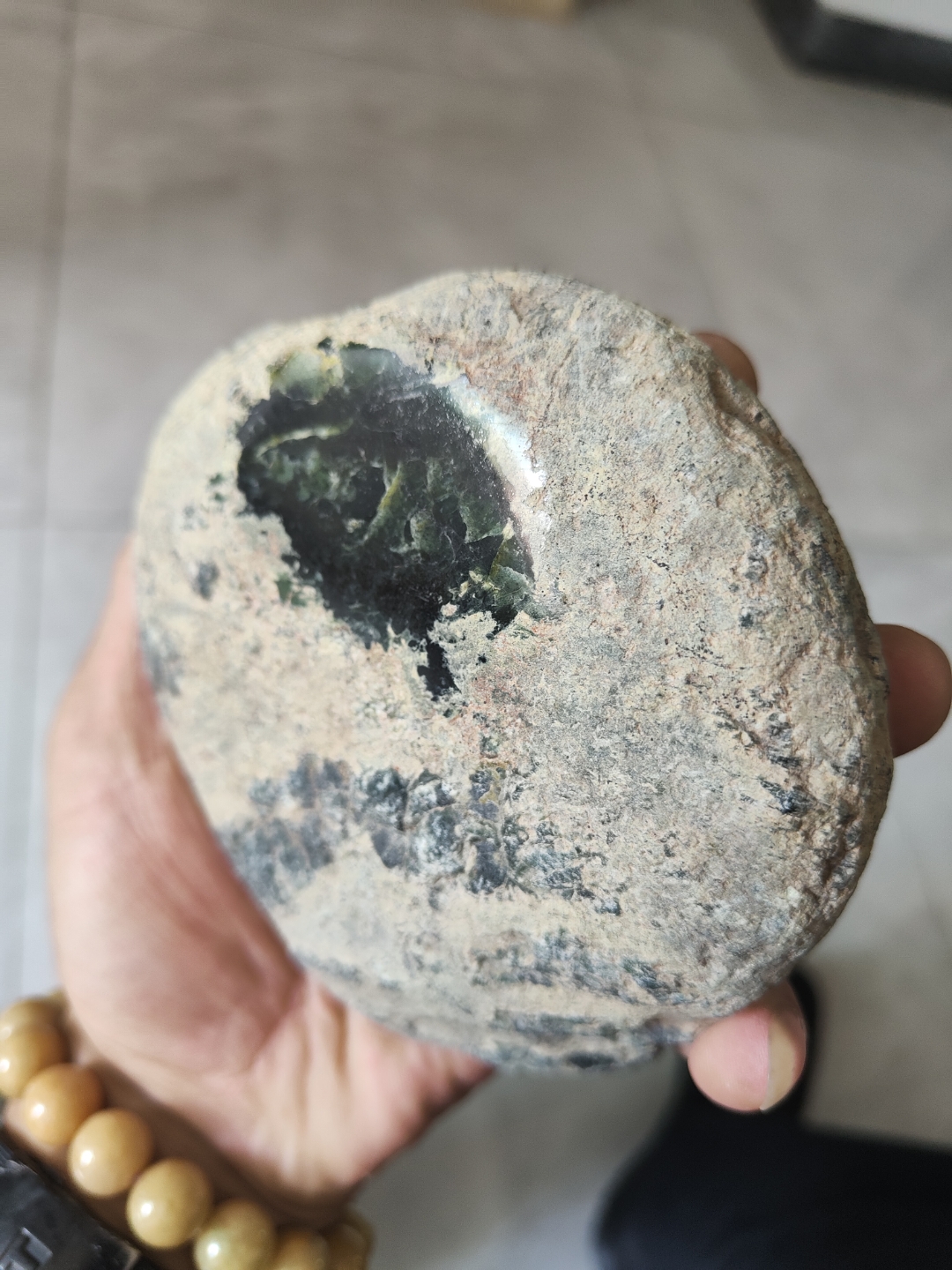 宝石级的橄榄绿石头,这反光说明了什么?