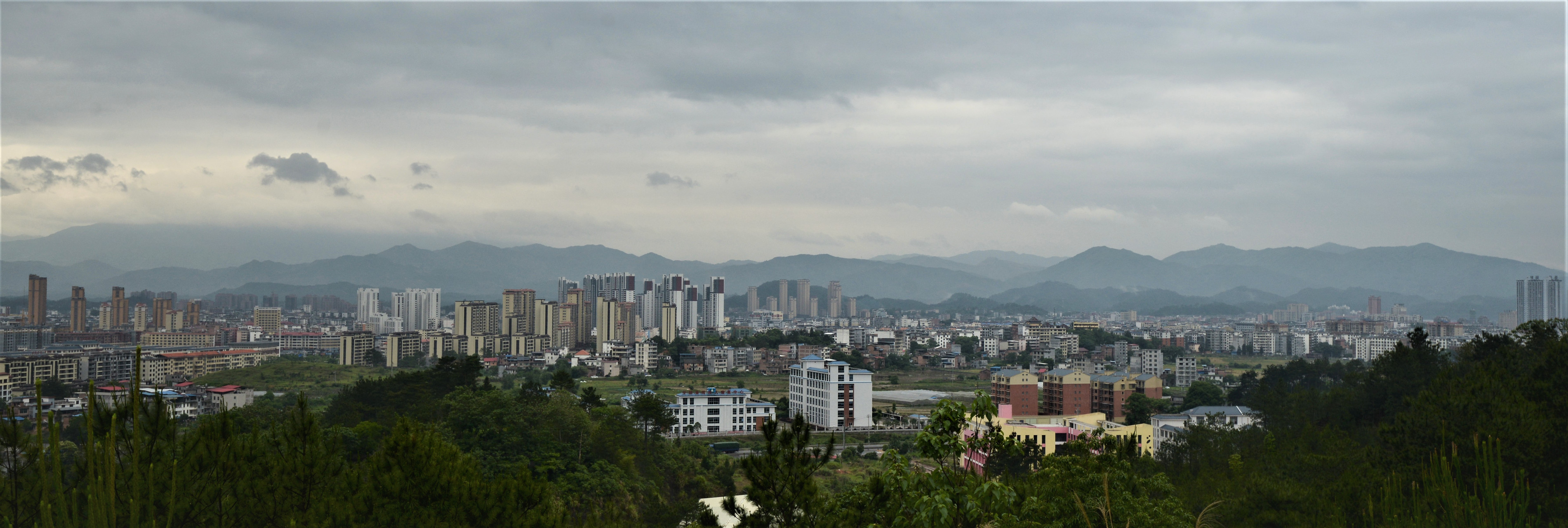 宁都县梅江镇远眺【2021年5月4日上午摄,天气:阴有小雨】
