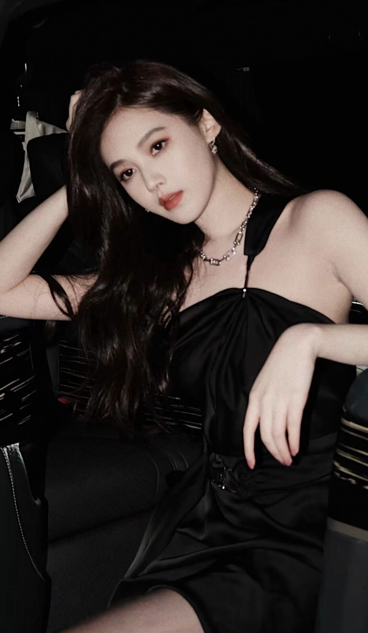 高清黑色长裙美女壁纸图片