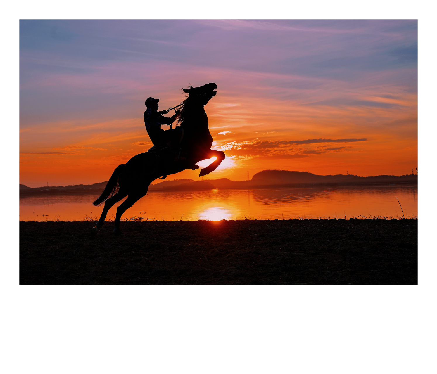 97  你可曾想过,骑在马背上,奔跑在沙滩上,沐浴在橙色的夕阳中,是