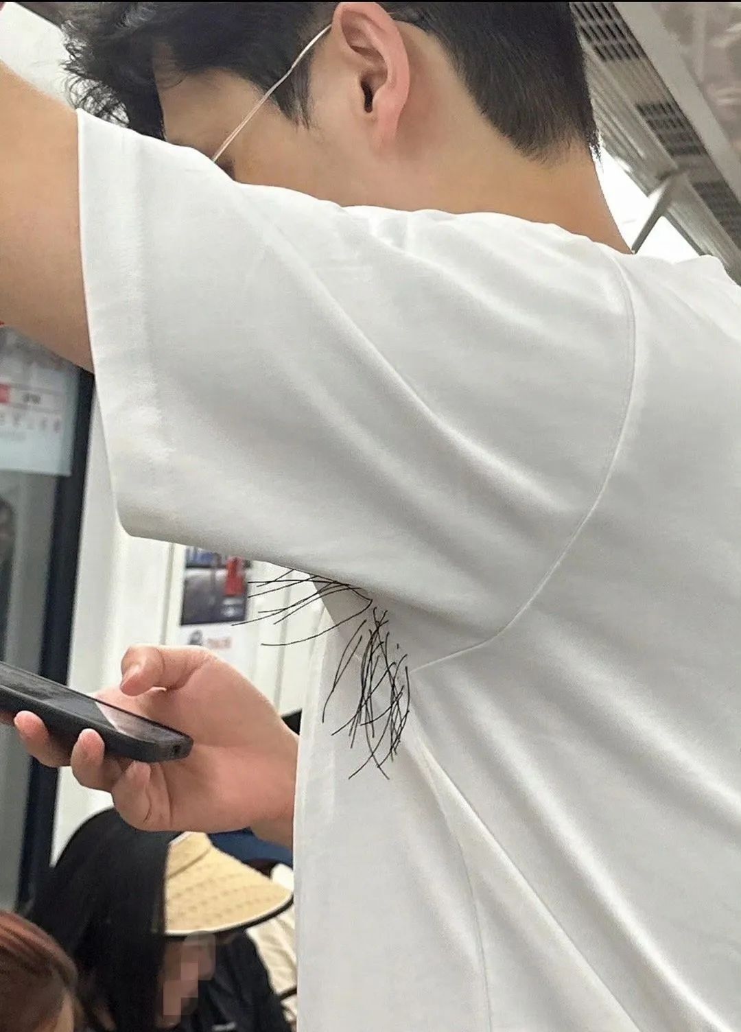 好时尚的腋毛t恤