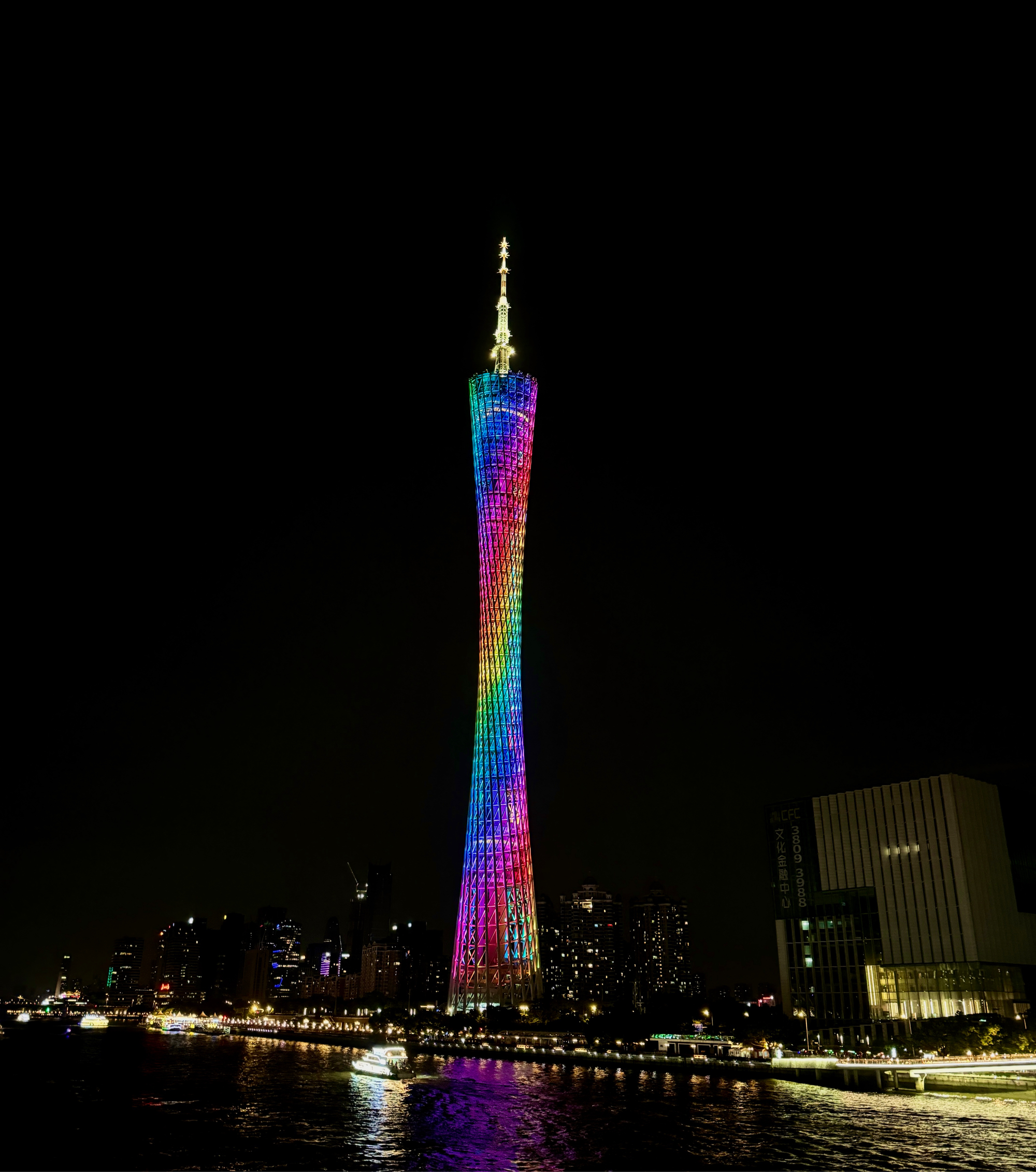 小蛮腰夜景真实图片