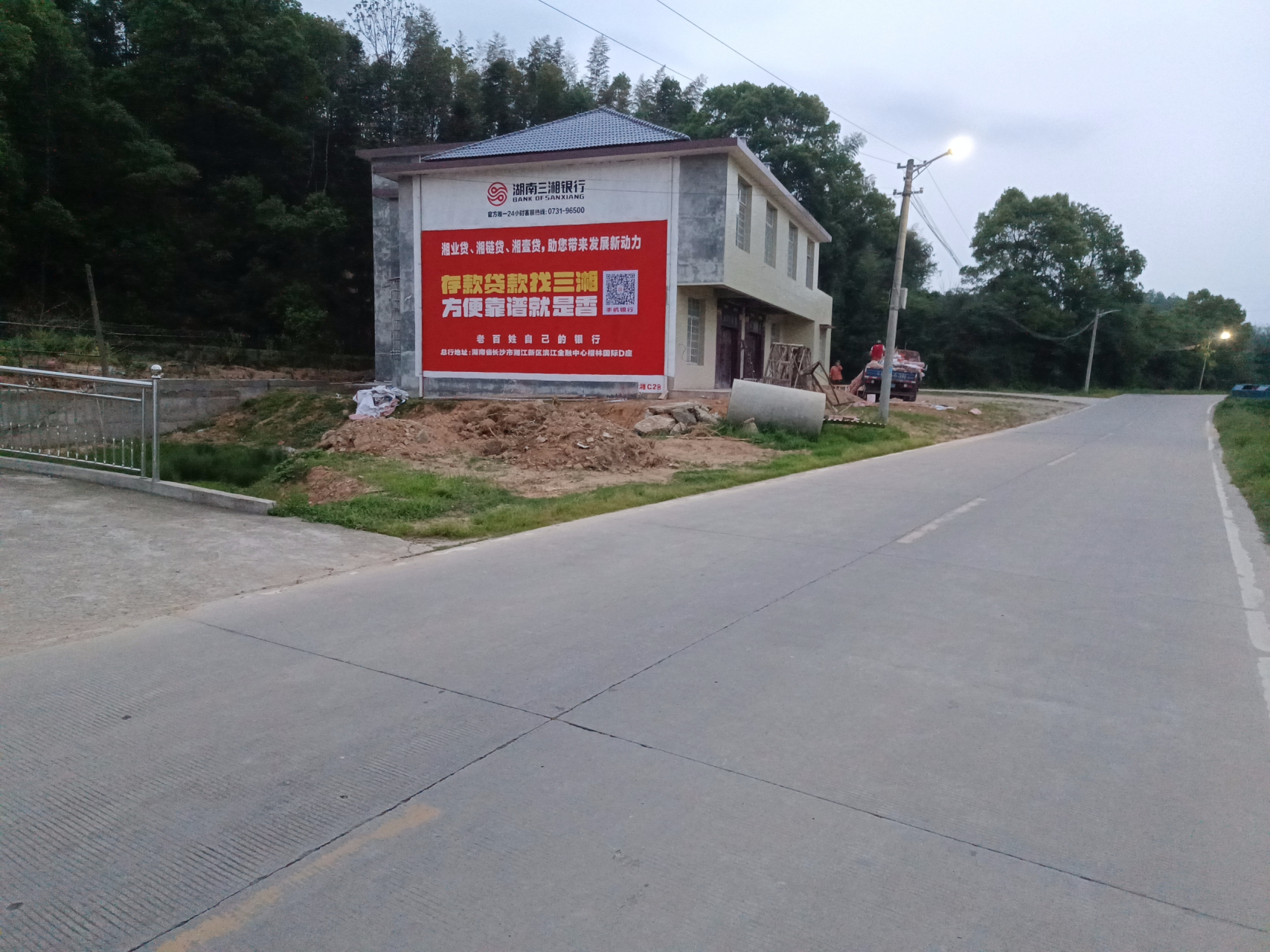 湖南墙体广告的优点 低成本高效率:墙体广告相较于电视,报纸等传统