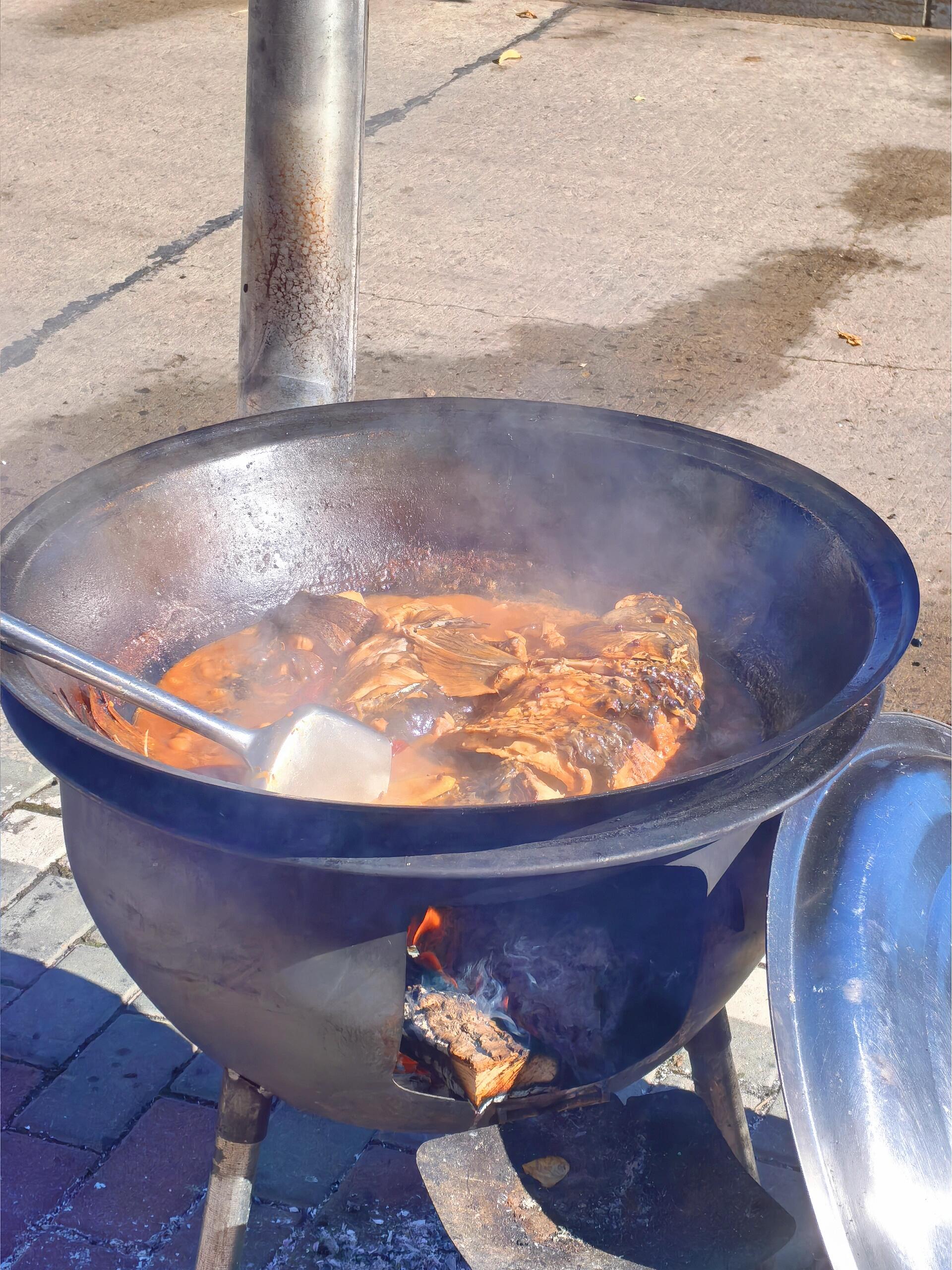 东北大铁锅炖菜果然香,两碗米饭打底