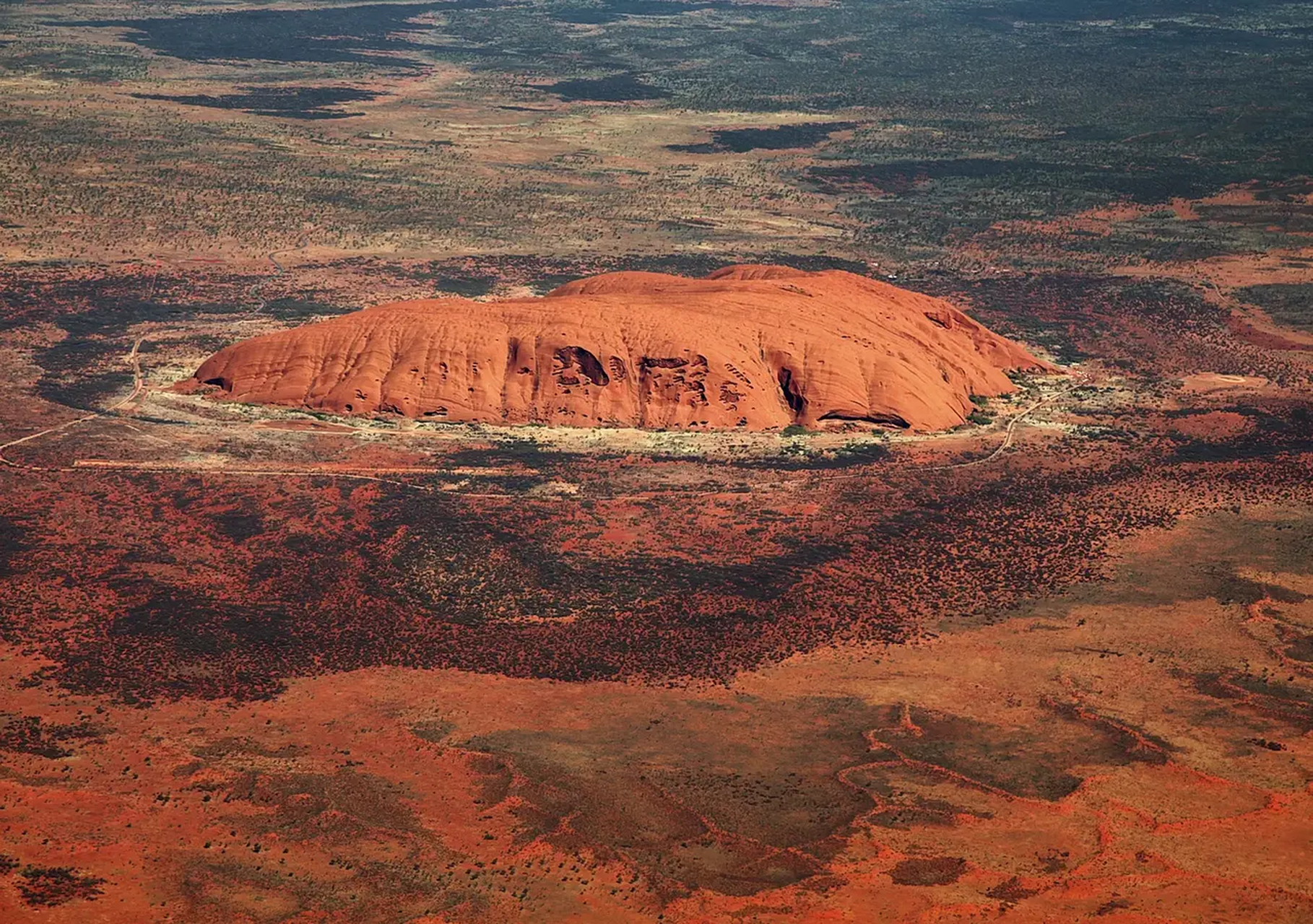 rock),位于澳大利亚北领地的南部的乌鲁鲁