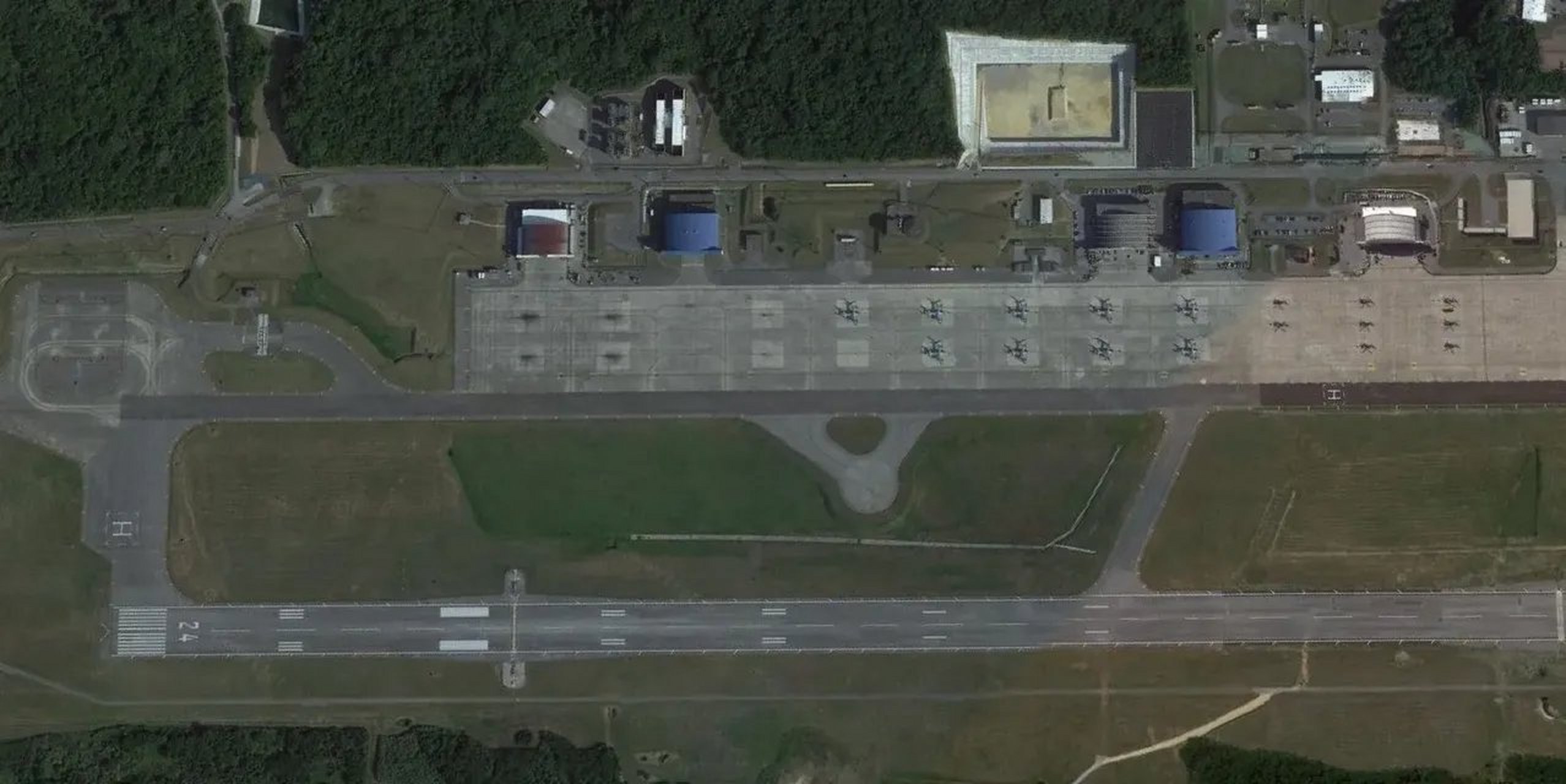 美军驻冲绳普天间基地: 普天间基地位于冲绳群岛宜野湾市普天间川市