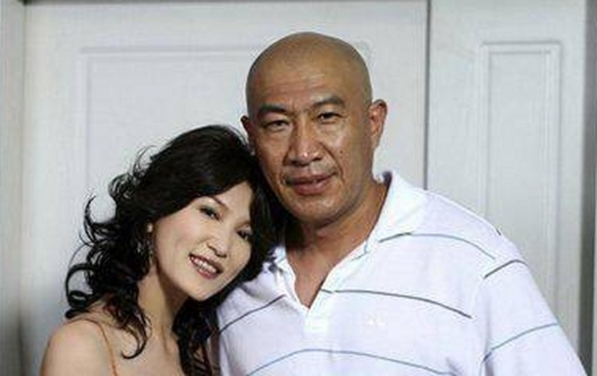 "  02 一天石兆琪在一次合作中结识了演员张丰毅,两人一拍即合,很快