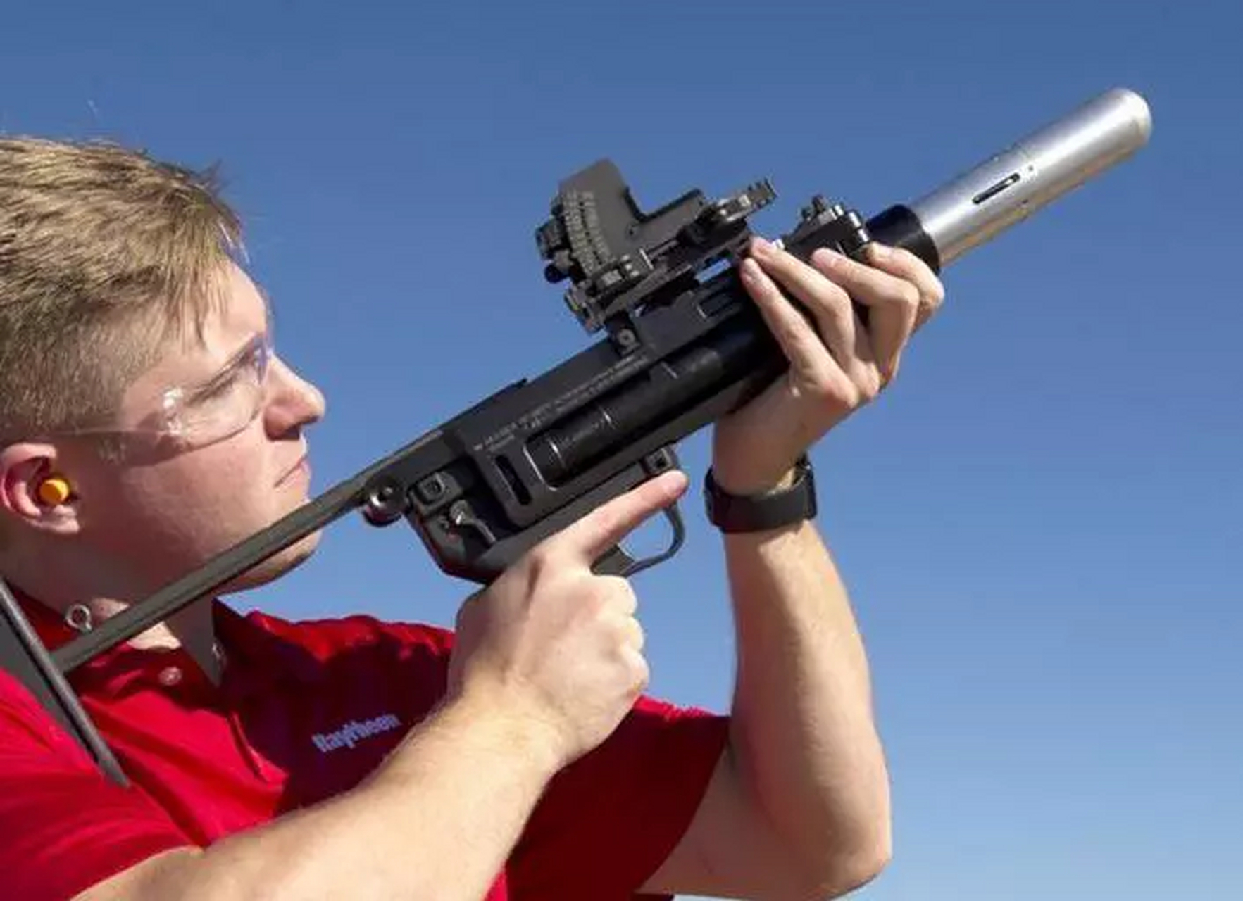 2018年珠海航展上,中国展出一款名为qn-202的微型导弹,最令人震惊的是