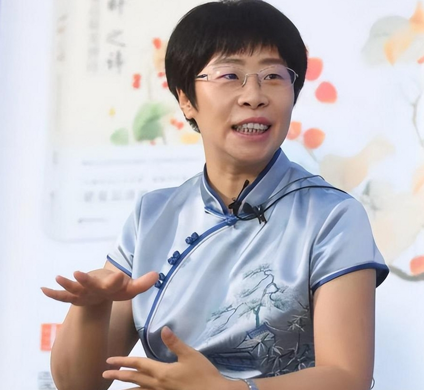 北大才女蒙曼如今48岁依然单身,朱讯问她:"你最想嫁的男人是谁?