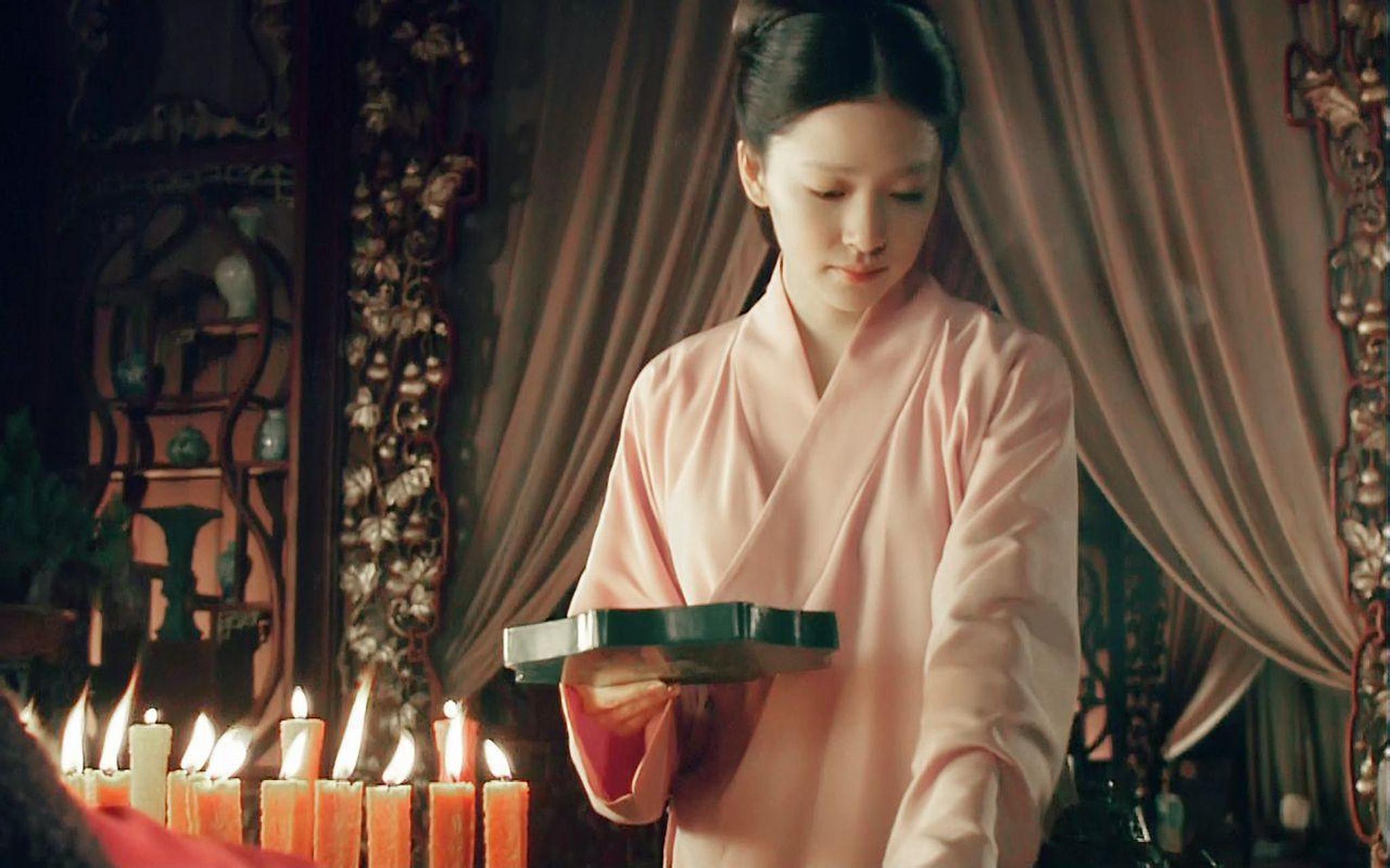 1617年,徐霞客意外宠幸了发妻侍女周氏,并怀了身孕.