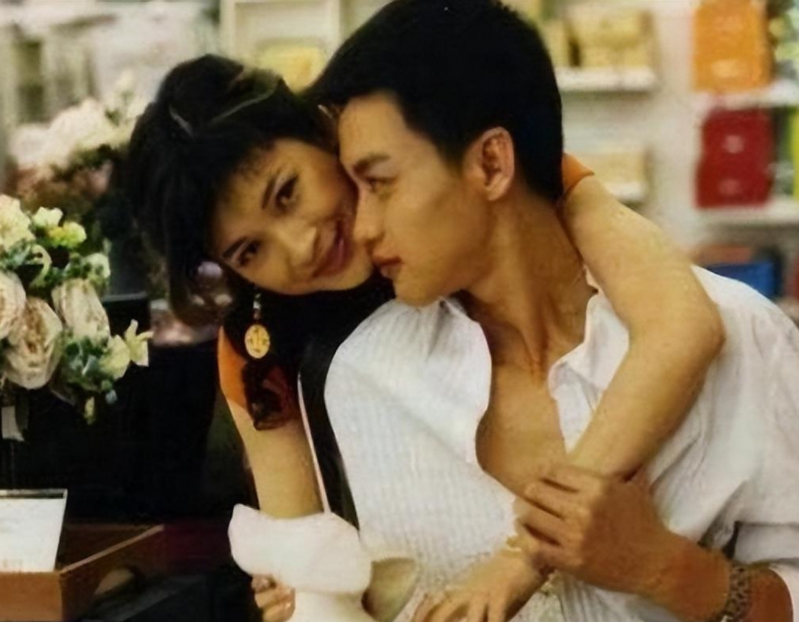 被称为"亮剑女神"的童蕾与谈了5年的男朋友周一围突然分手,转身嫁给