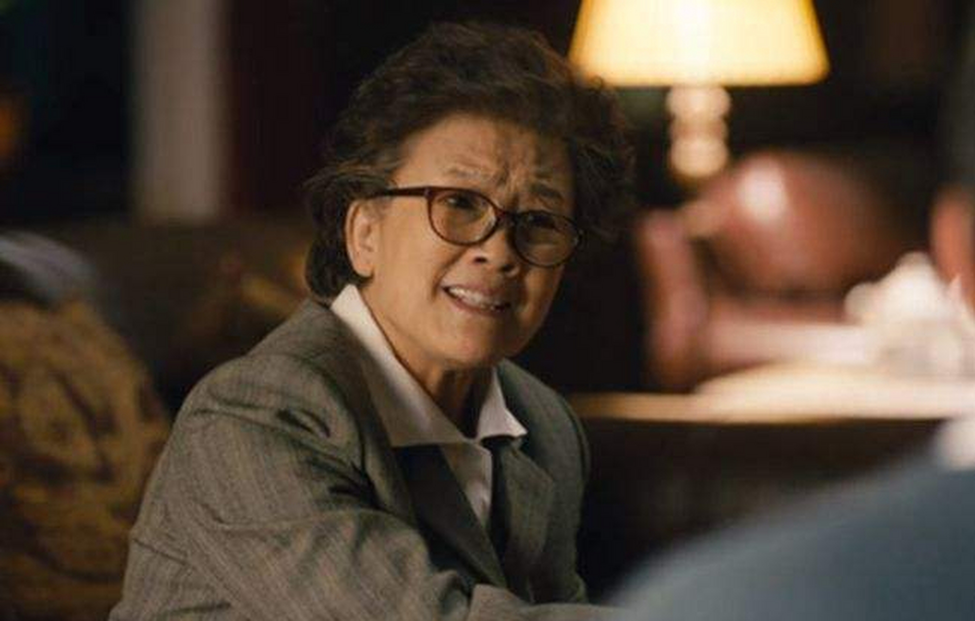 61岁的女演员宋春丽和丈夫坚持丁克30多年,后来邓婕跑到他们家里面